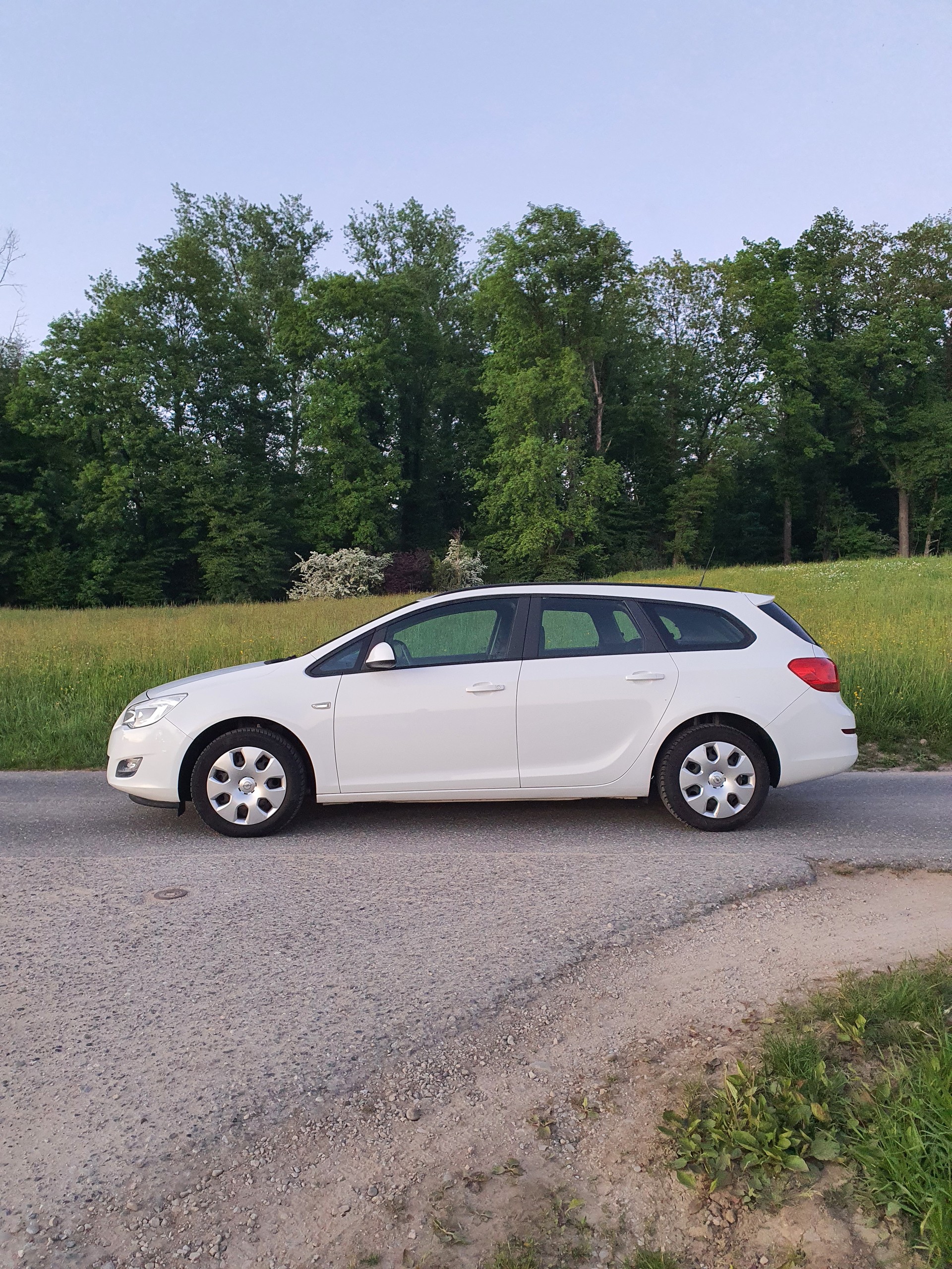 OPEL Astra SportsTourer 1.4i 16V Enjoy-image-6