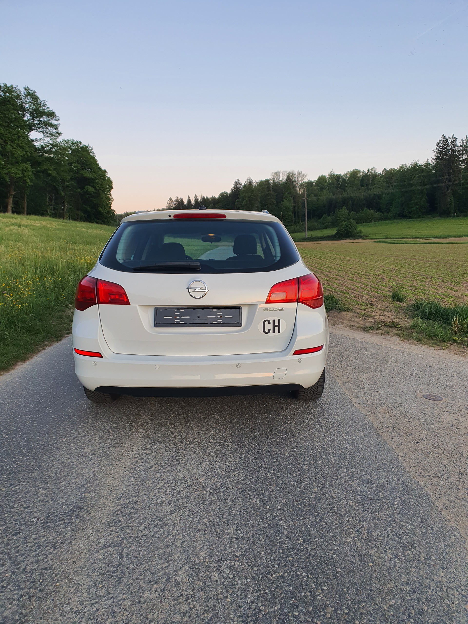 OPEL Astra SportsTourer 1.4i 16V Enjoy-image-4
