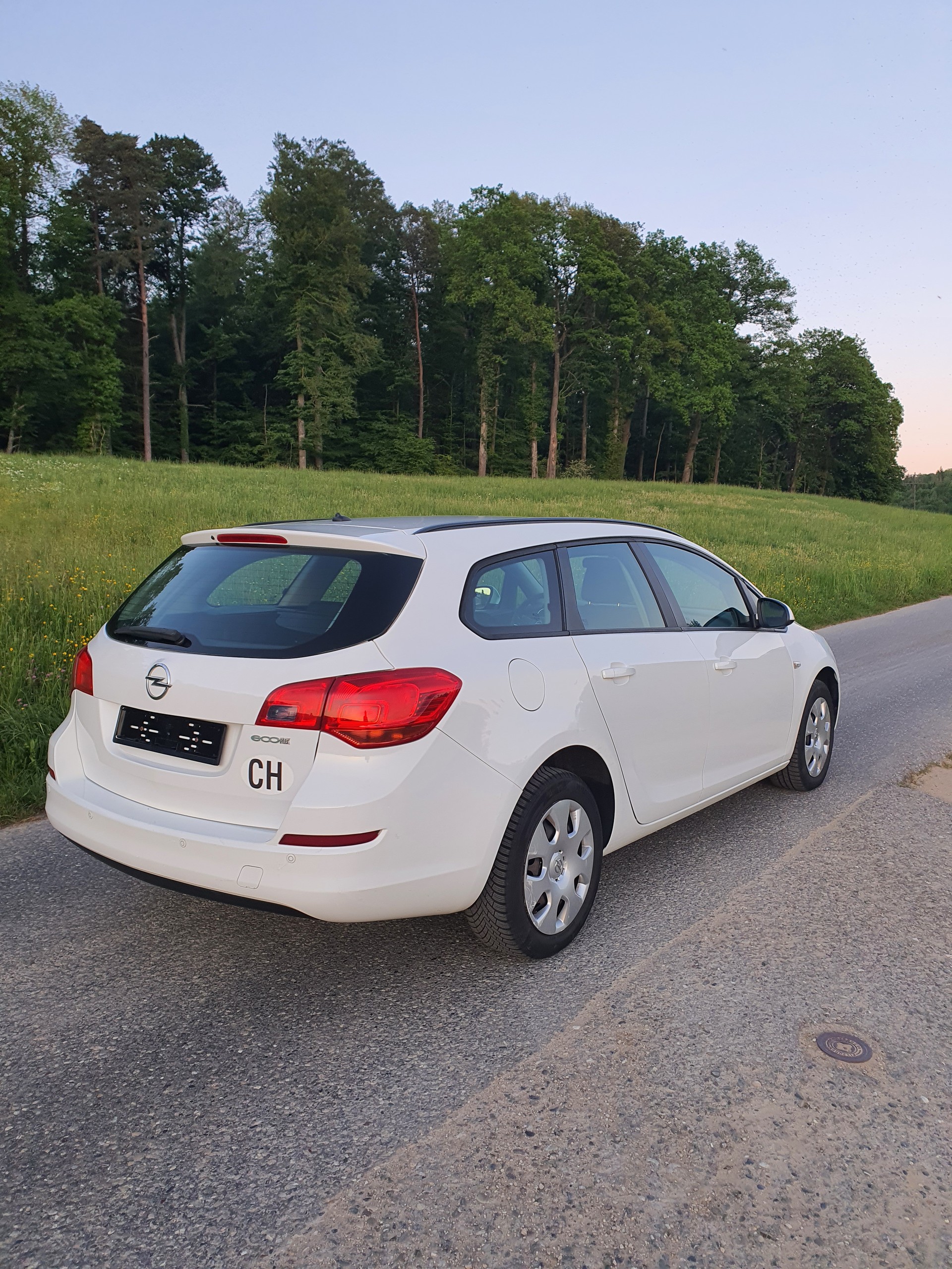 OPEL Astra SportsTourer 1.4i 16V Enjoy-image-3