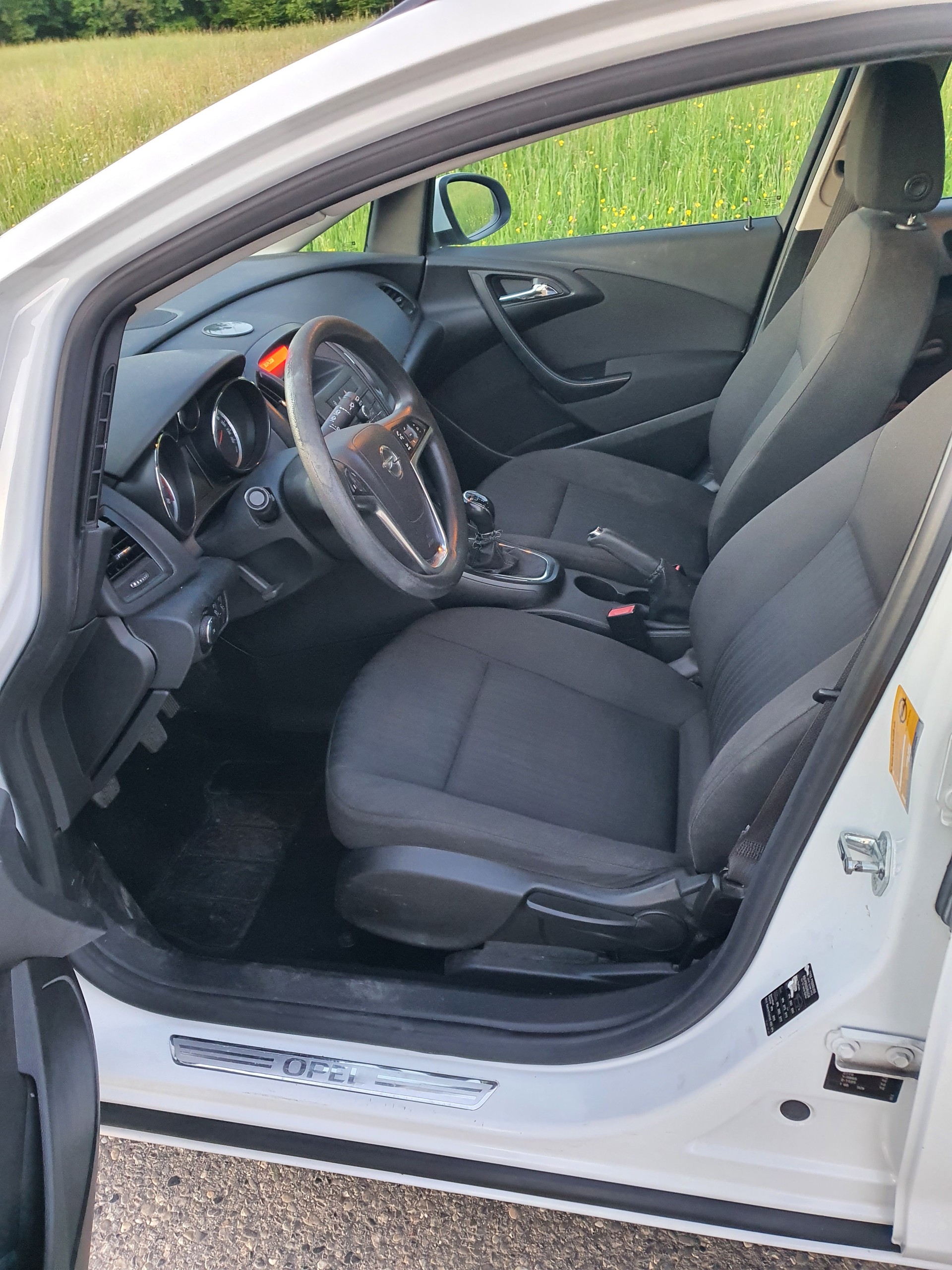 OPEL Astra SportsTourer 1.4i 16V Enjoy-image-9