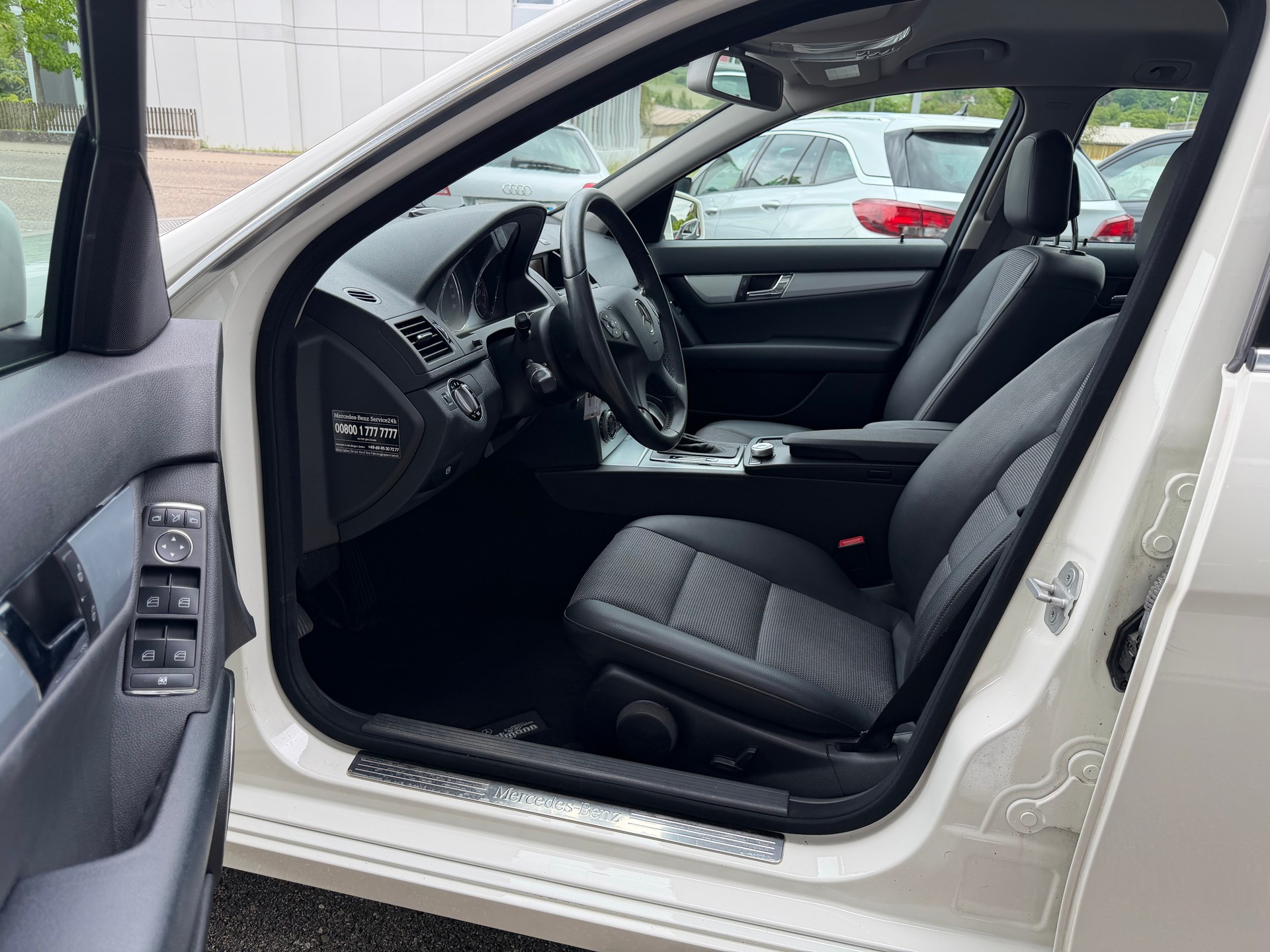 MERCEDES-BENZ C 180 Kompressor BlueEff. Avantgarde Aut.-image-12