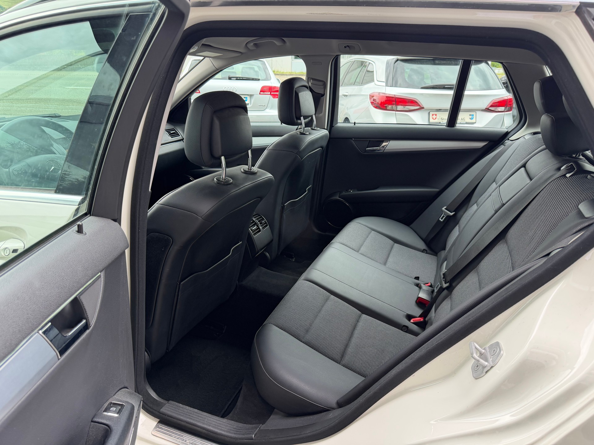 MERCEDES-BENZ C 180 Kompressor BlueEff. Avantgarde Aut.-image-20