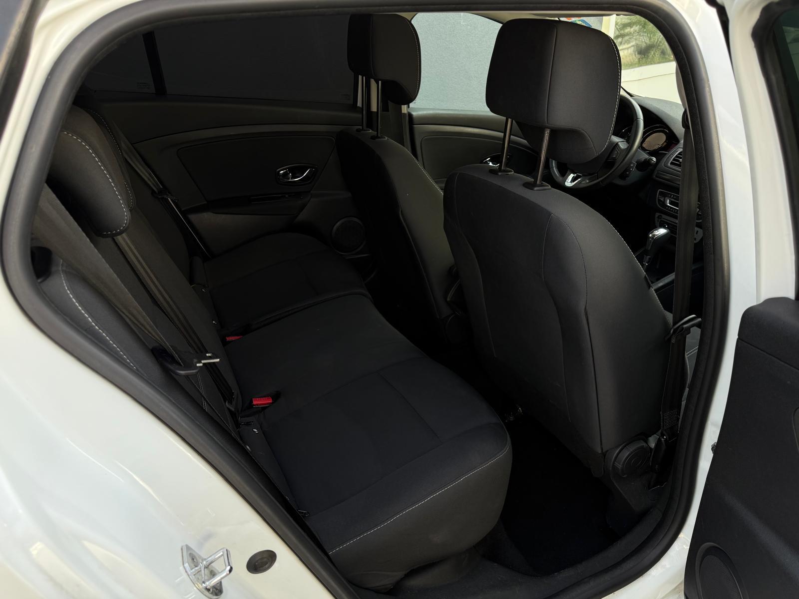 RENAULT Mégane Grandtour 1.5 dCi Expression EDC-image-10
