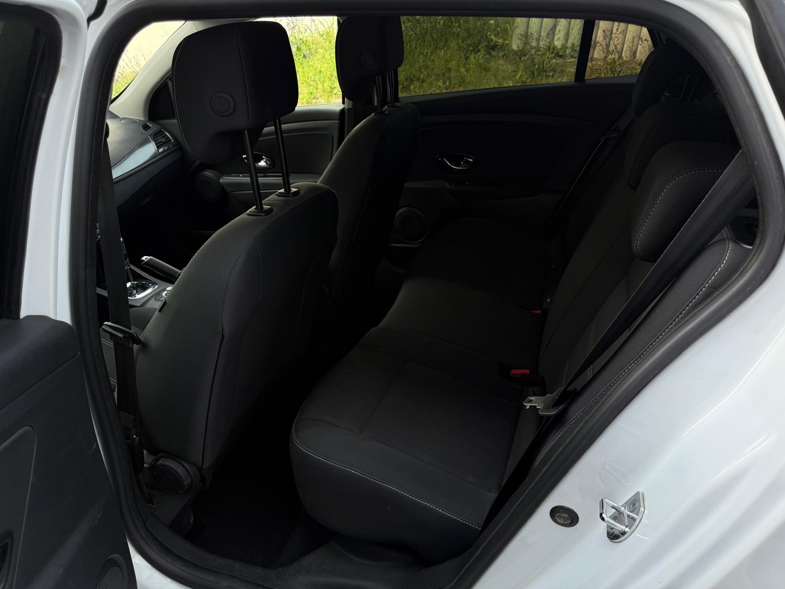 RENAULT Mégane Grandtour 1.5 dCi Expression EDC-image-9