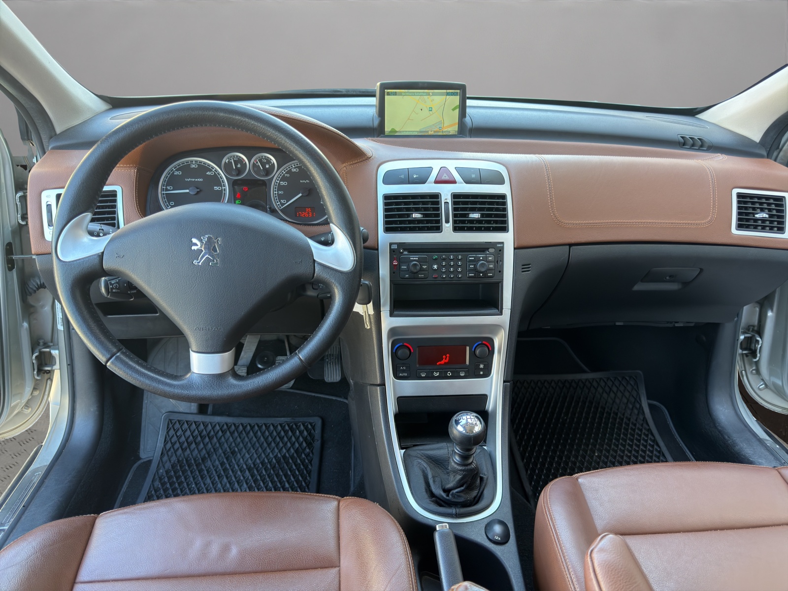 PEUGEOT 307 2.0 HDI XS-image-13