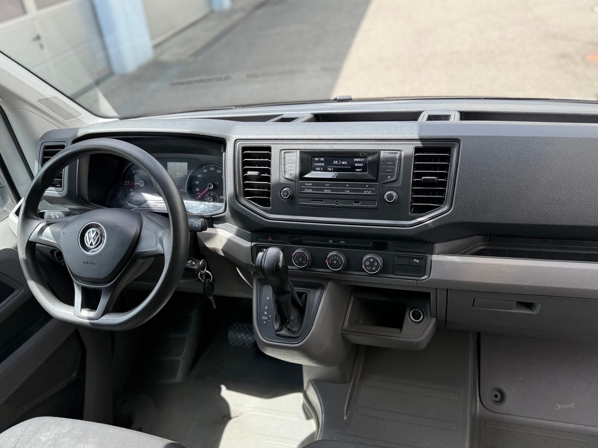 VW Crafter 35 2.0 TDI L3 A-image-16