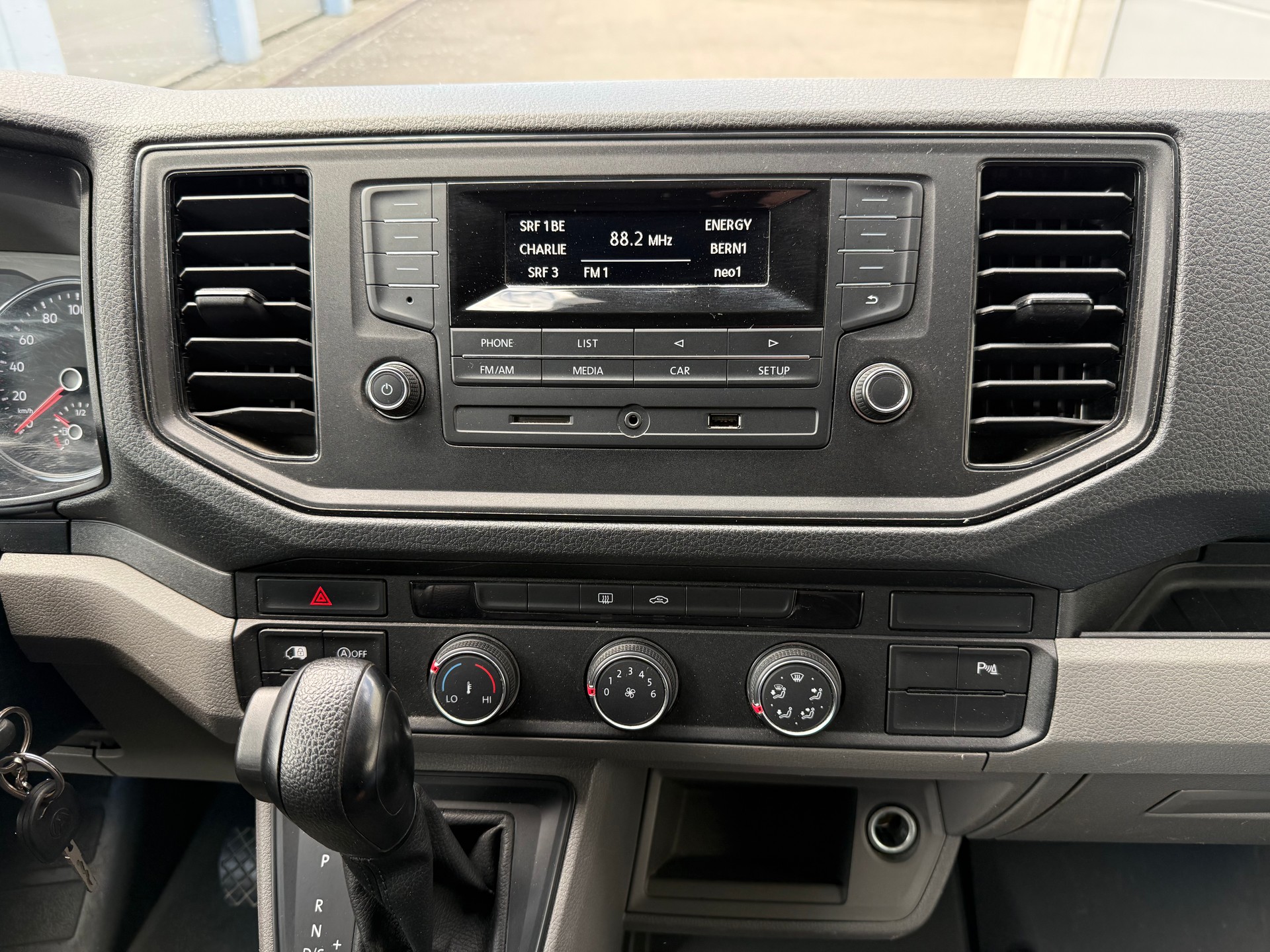 VW Crafter 35 2.0 TDI L3 A-image-11
