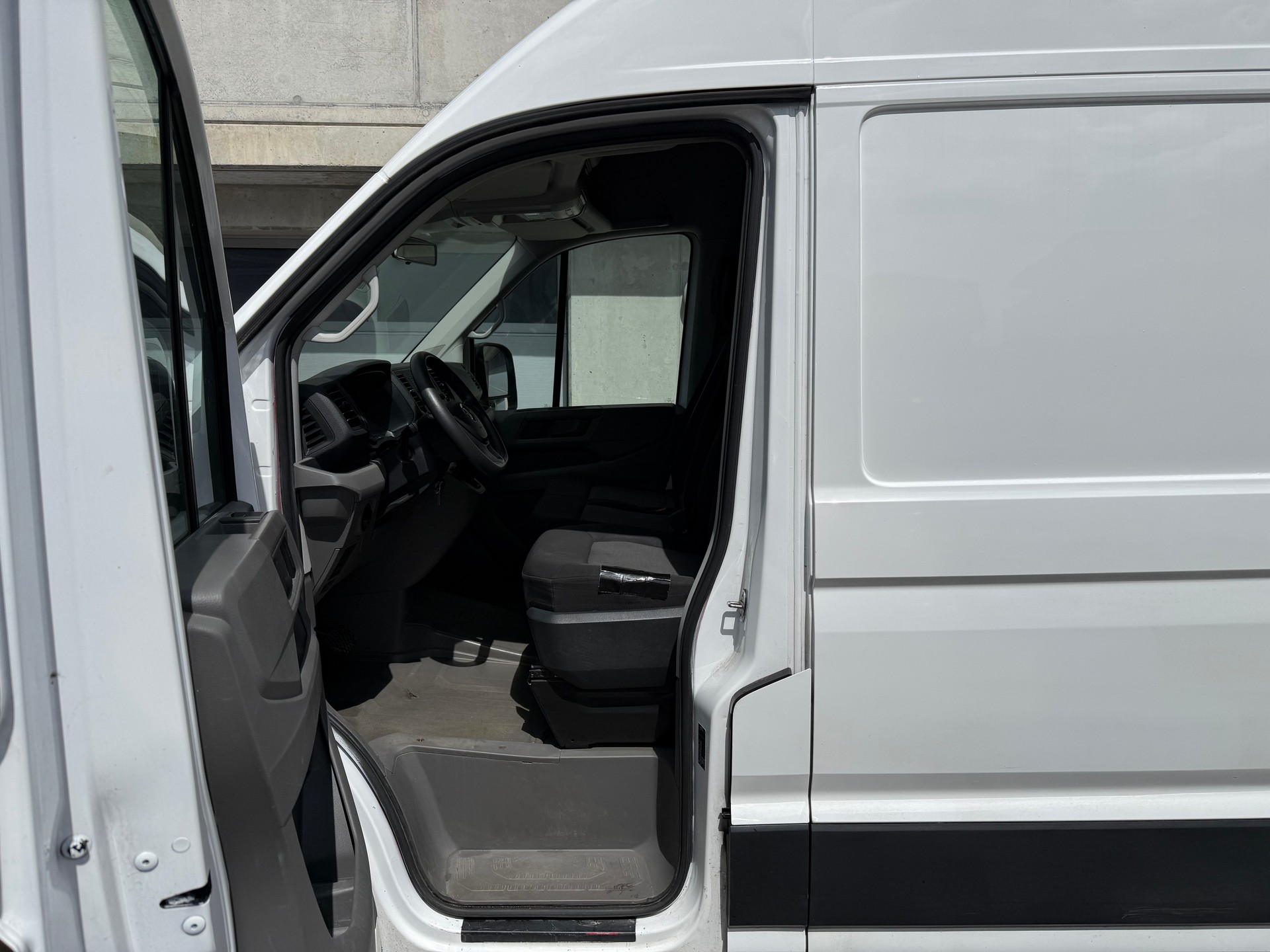 VW Crafter 35 2.0 TDI L3 A-image-9