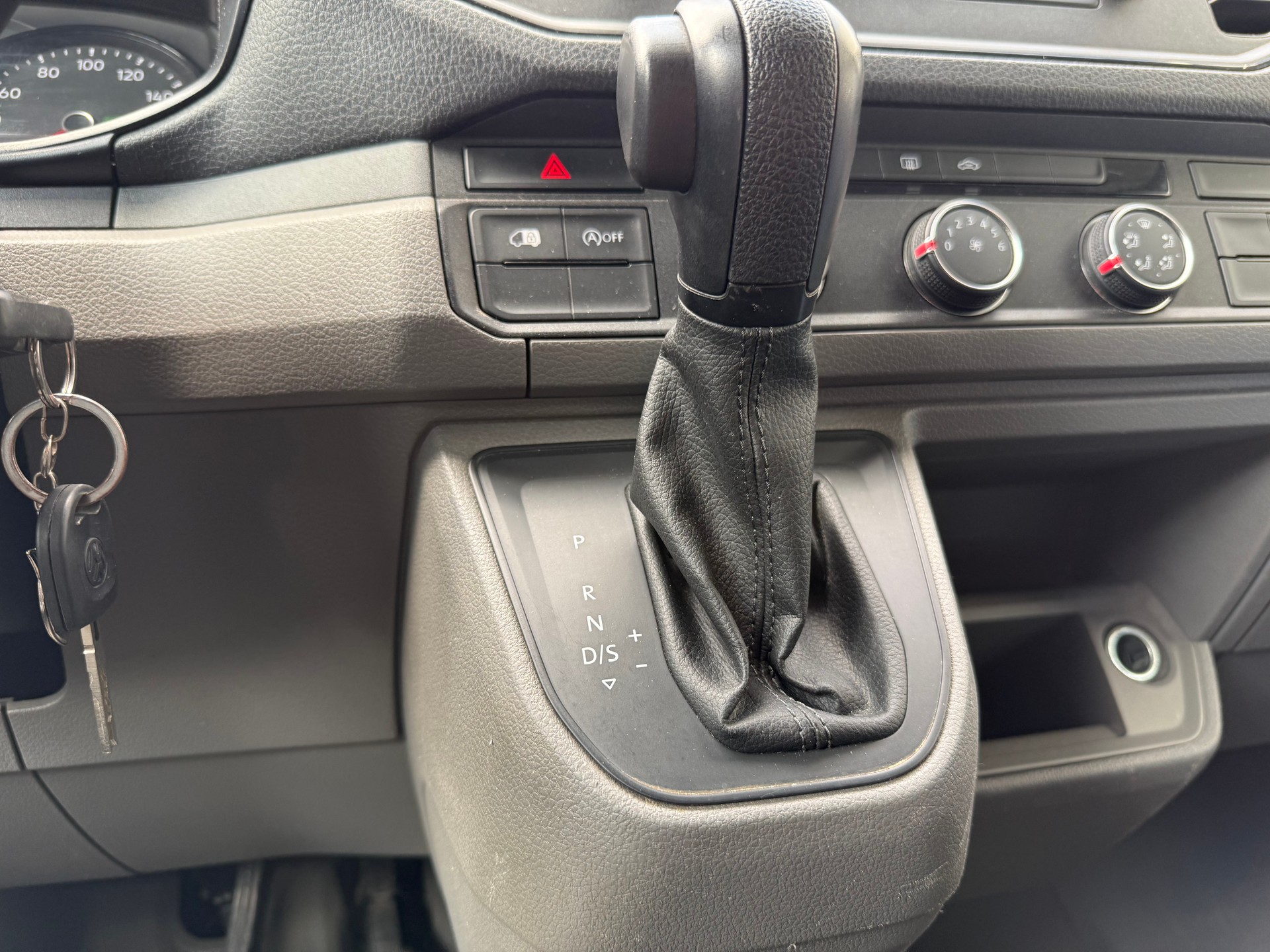 VW Crafter 35 2.0 TDI L3 A-image-14