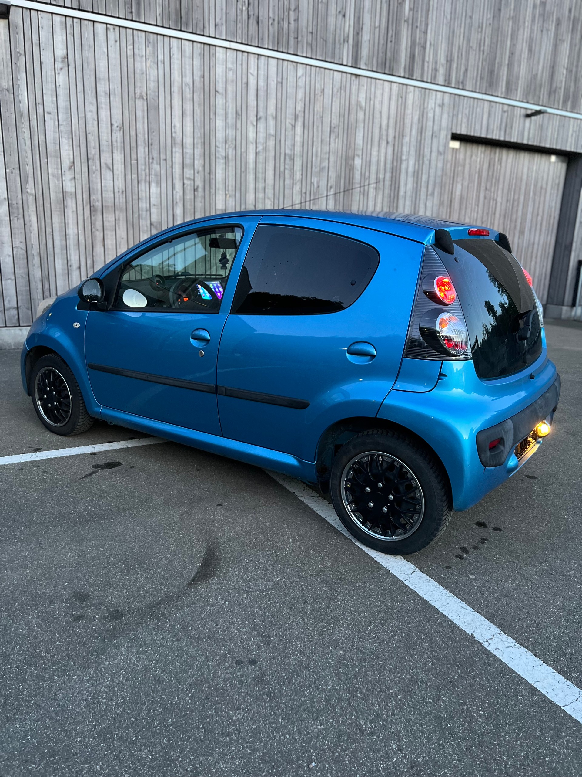 PEUGEOT 107 1.0 City Move 2-Tronic-image-5