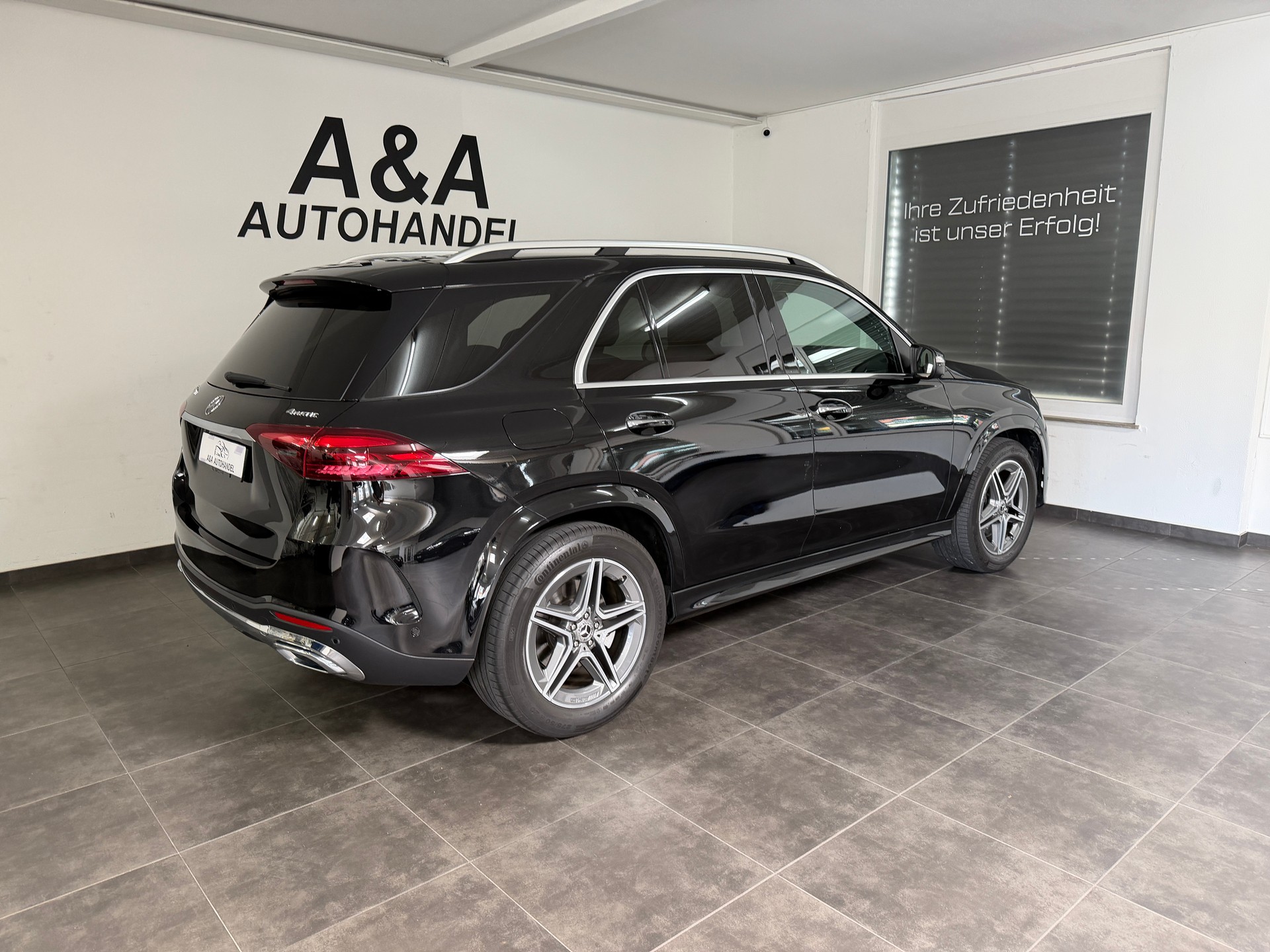 MERCEDES-BENZ GLE 300 d 4Matic AMG Line 9G-Tronic-showroom-element-3