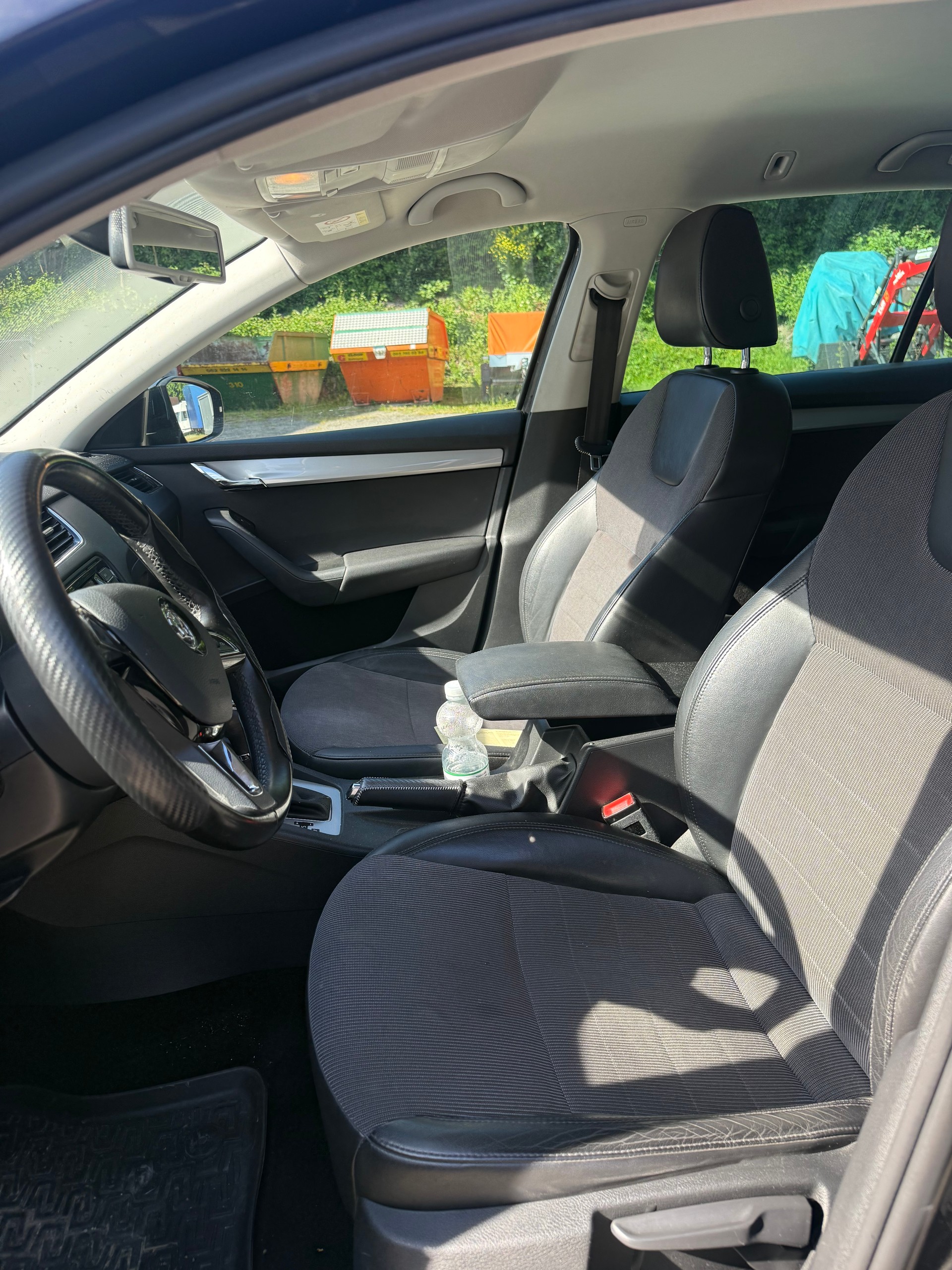 SKODA Octavia Combi 2.0 TDI Swiss Edition DSG-image-5