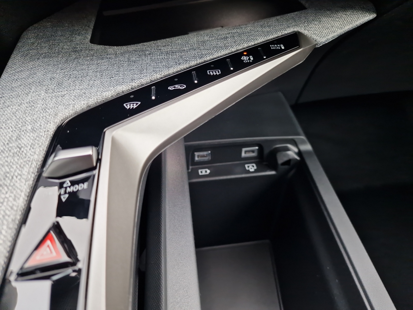 PEUGEOT 5008 1.2 Hybrid 145 GT 7-Sitzer Panorama AHK-image-15