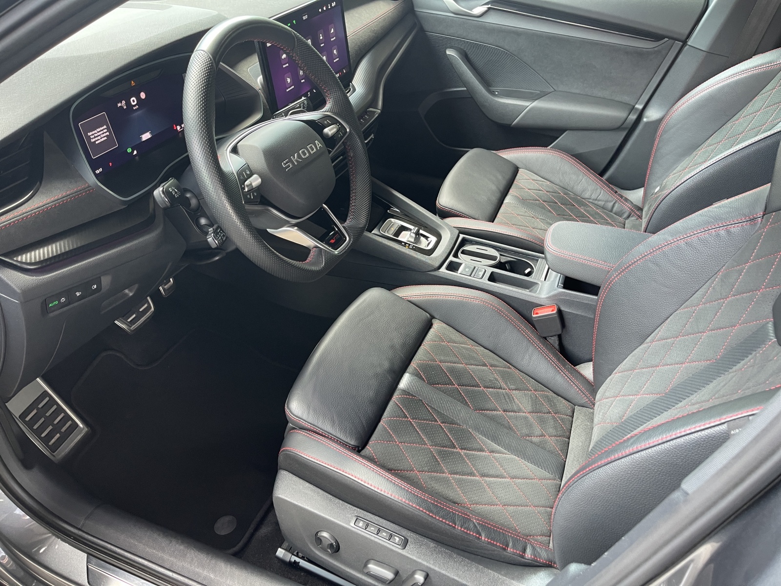 SKODA Octavia Combi 2.0 TSI DSG RS-image-7