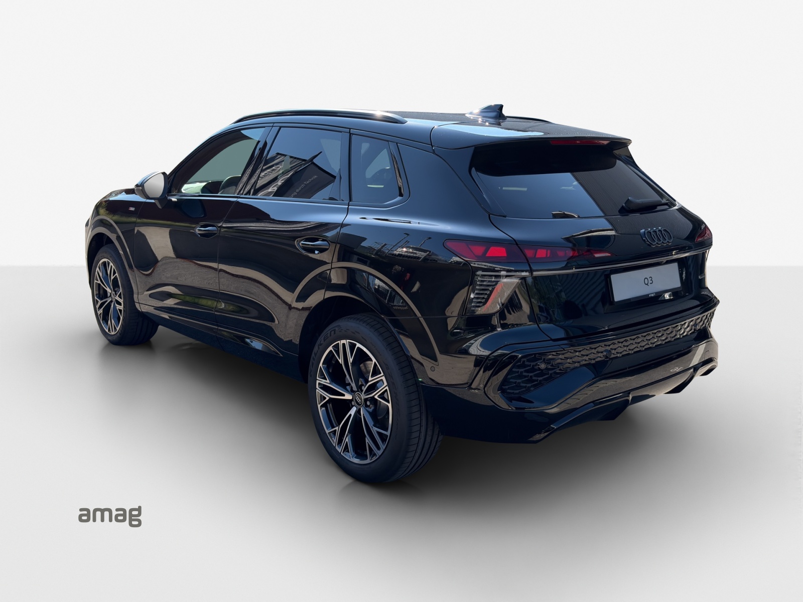 AUDI Q3 SUV TFSI quattro 150 kW S tronic-image-2