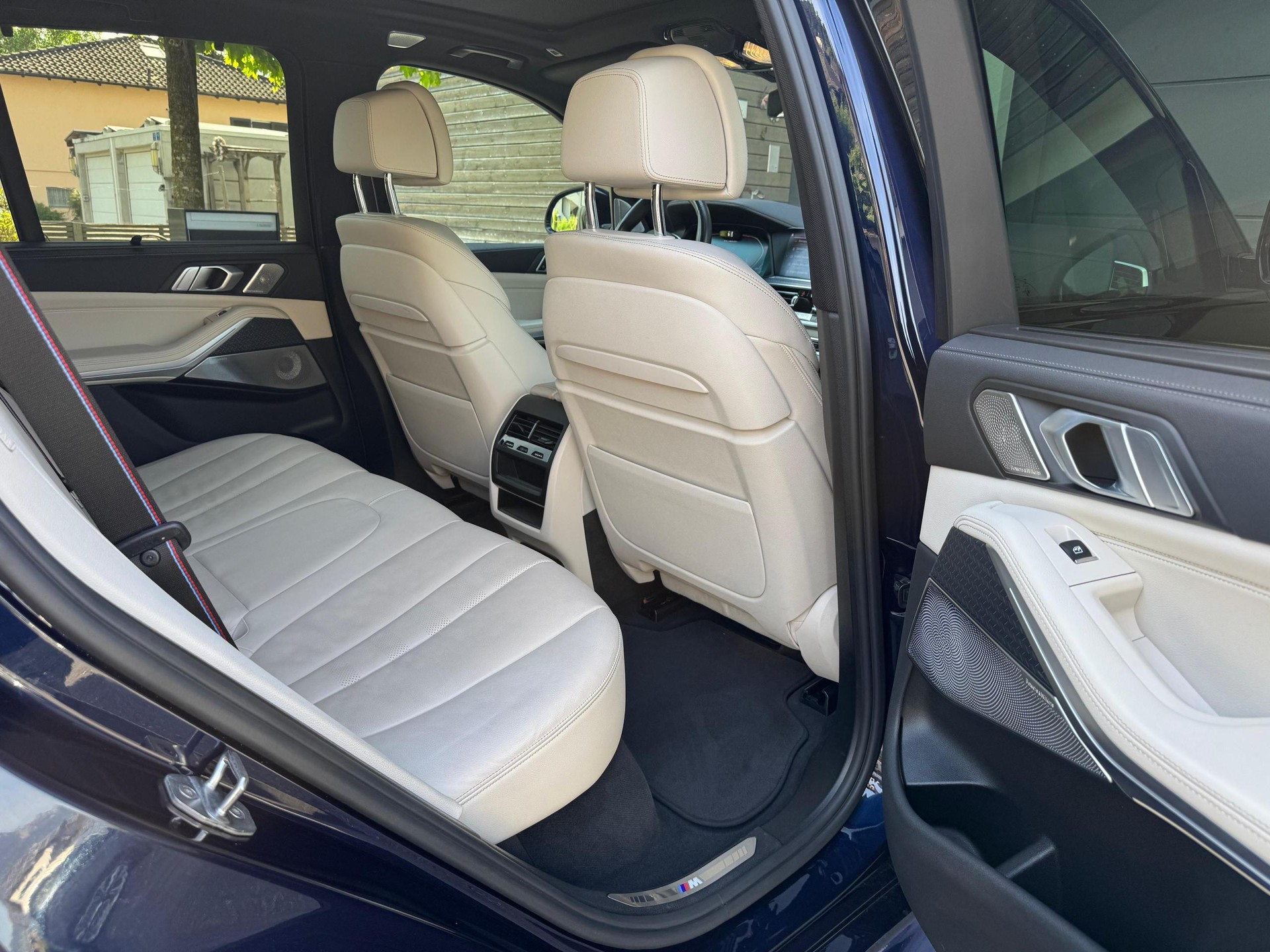 BMW X5 xDrive M50i Steptronic-image-9