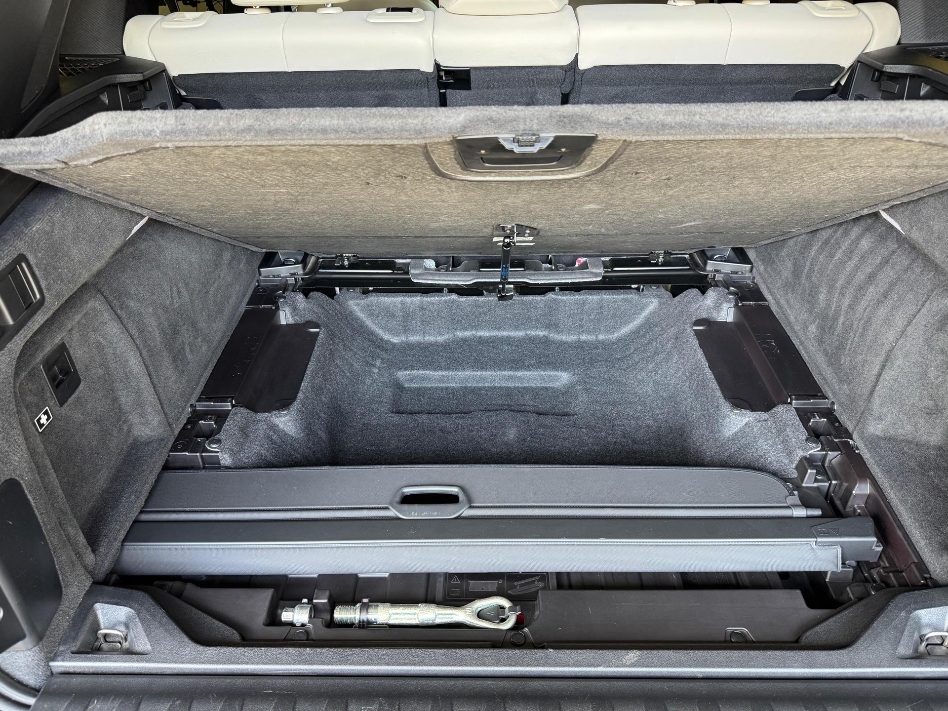 BMW X5 xDrive M50i Steptronic-image-14