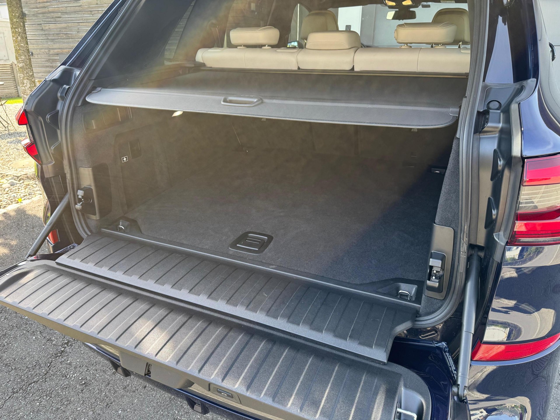 BMW X5 xDrive M50i Steptronic-image-13