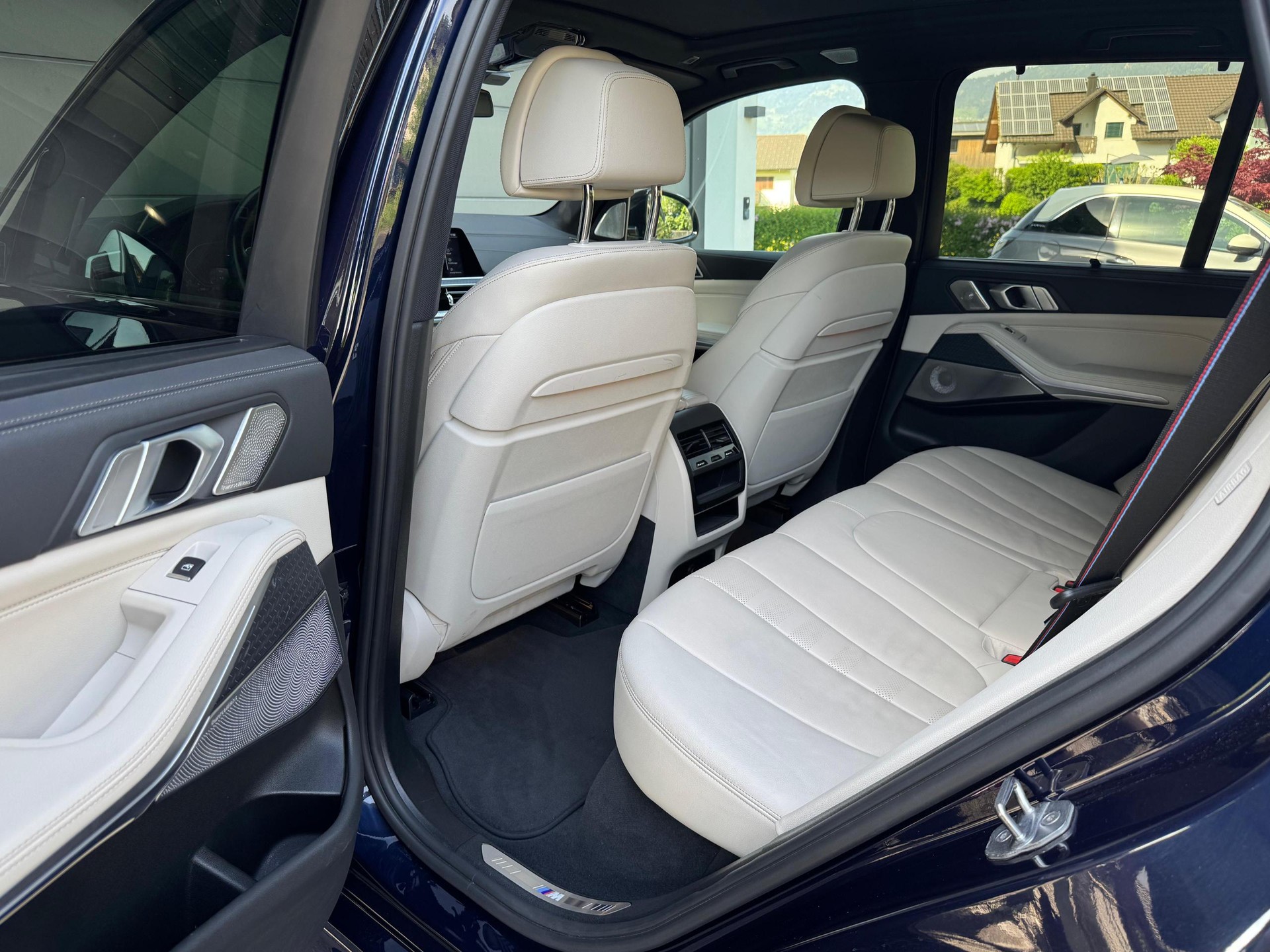 BMW X5 xDrive M50i Steptronic-image-8