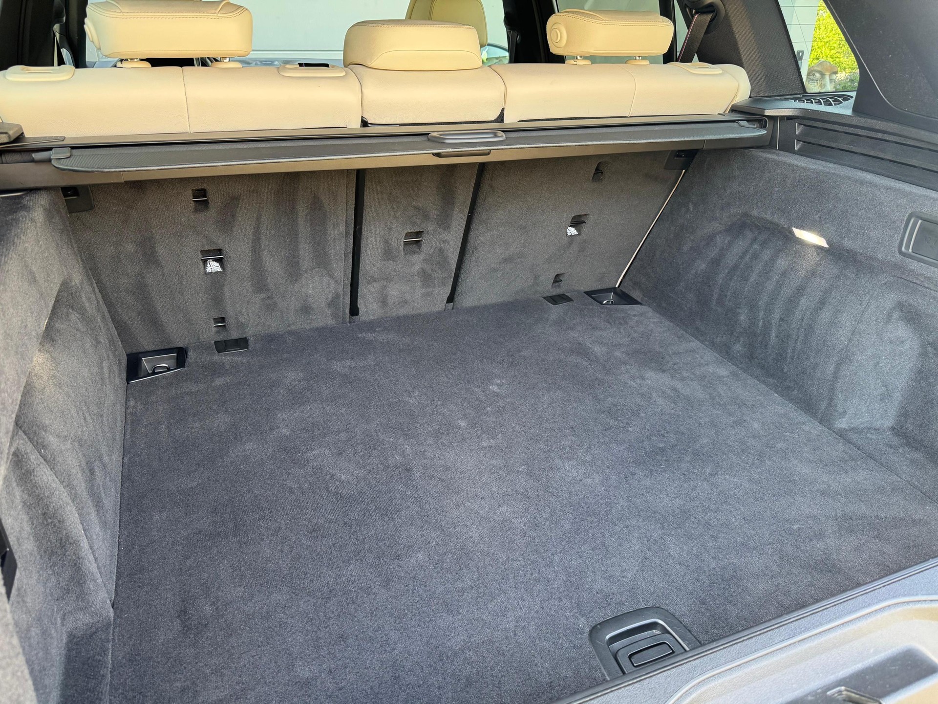 BMW X5 xDrive M50i Steptronic-image-12
