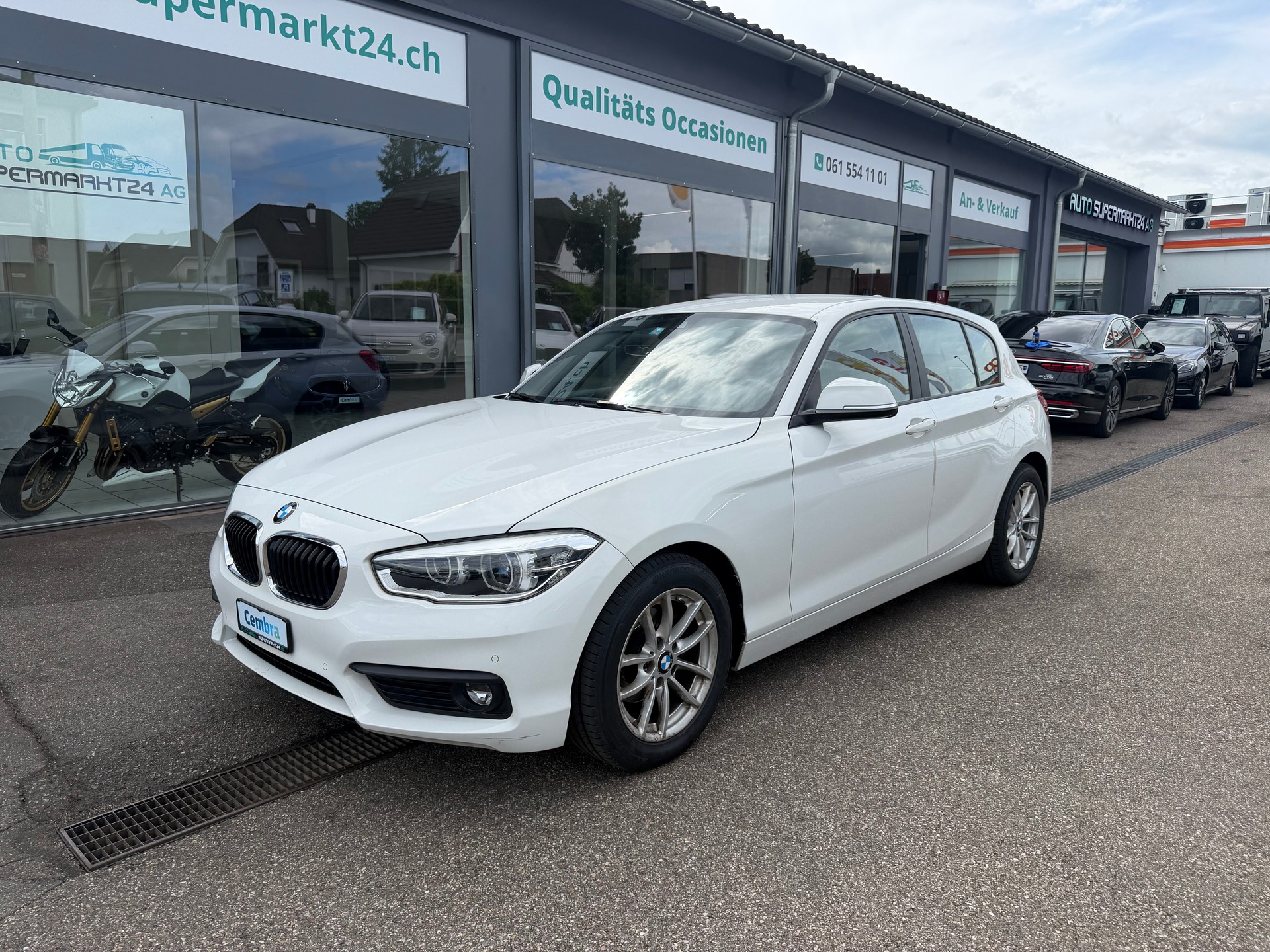 BMW 118i Steptronic-showroom-element-1