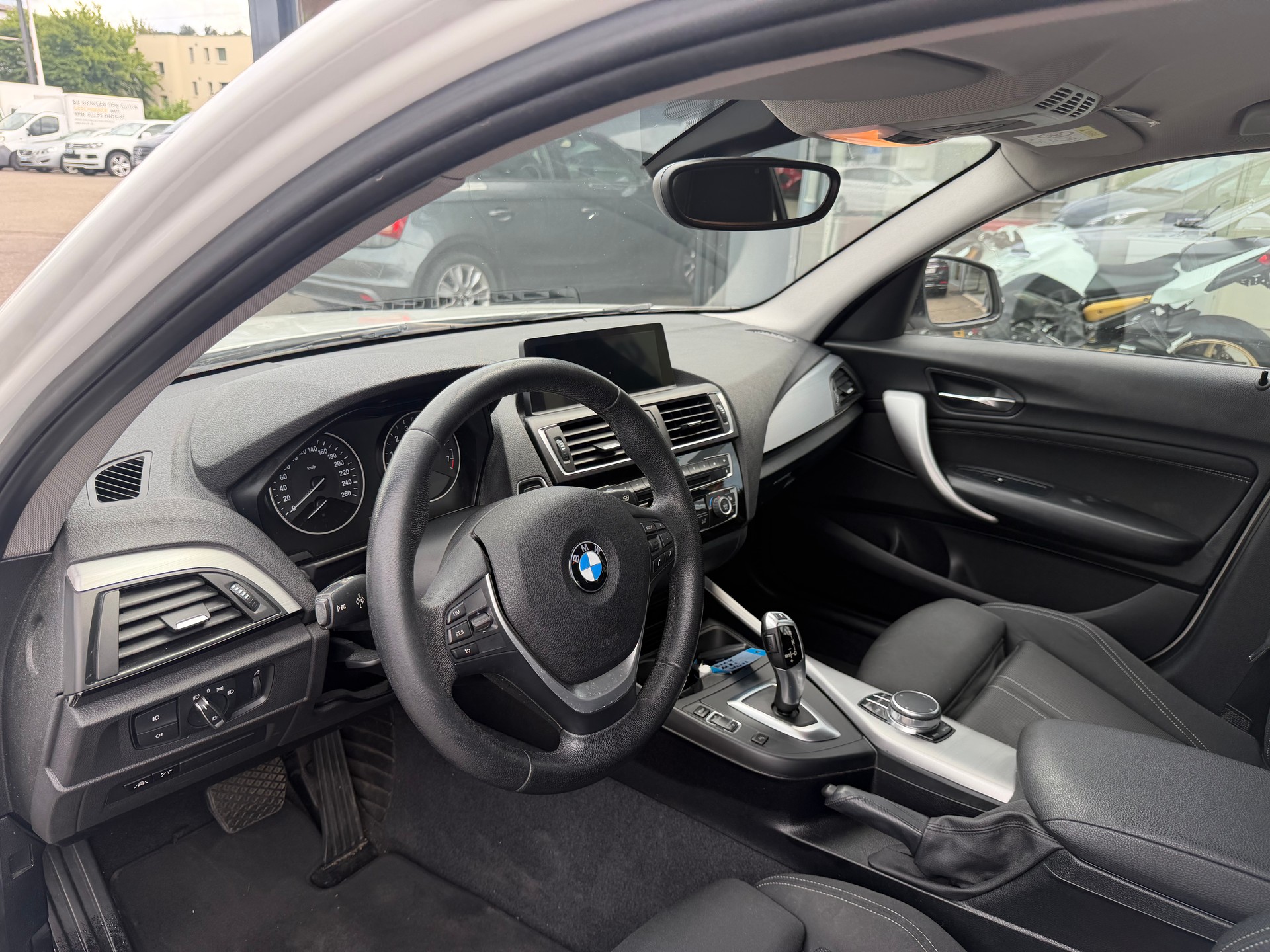 BMW 118i Steptronic-image-12