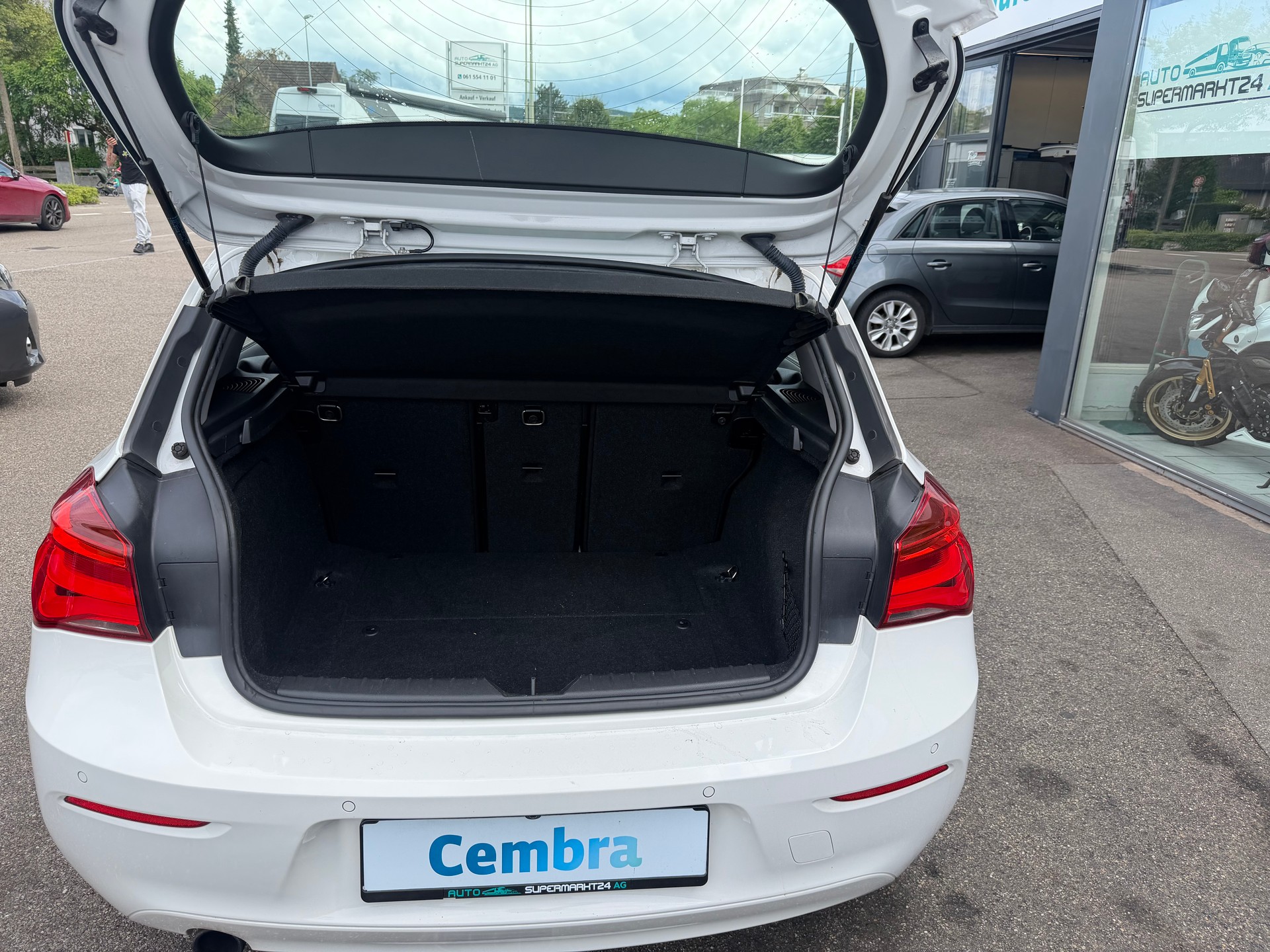 BMW 118i Steptronic-image-10