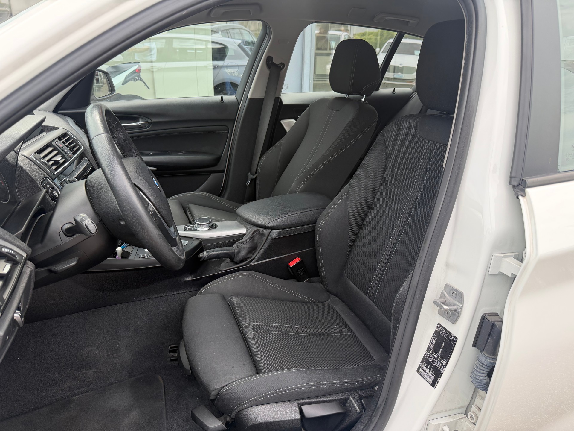 BMW 118i Steptronic-image-11