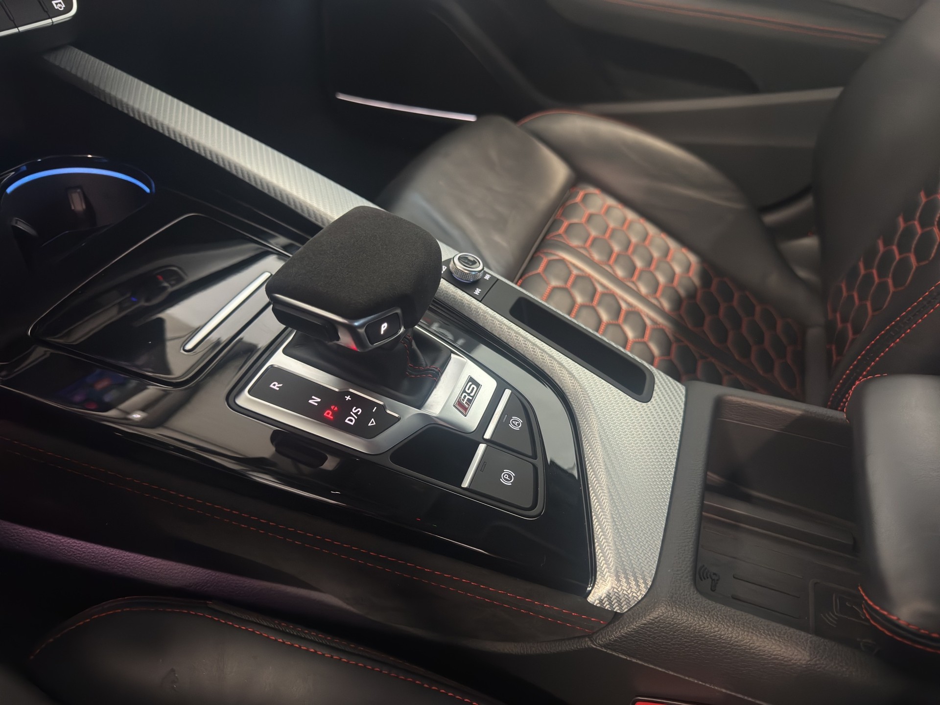 AUDI RS4 Avant quattro tiptronic-image-13