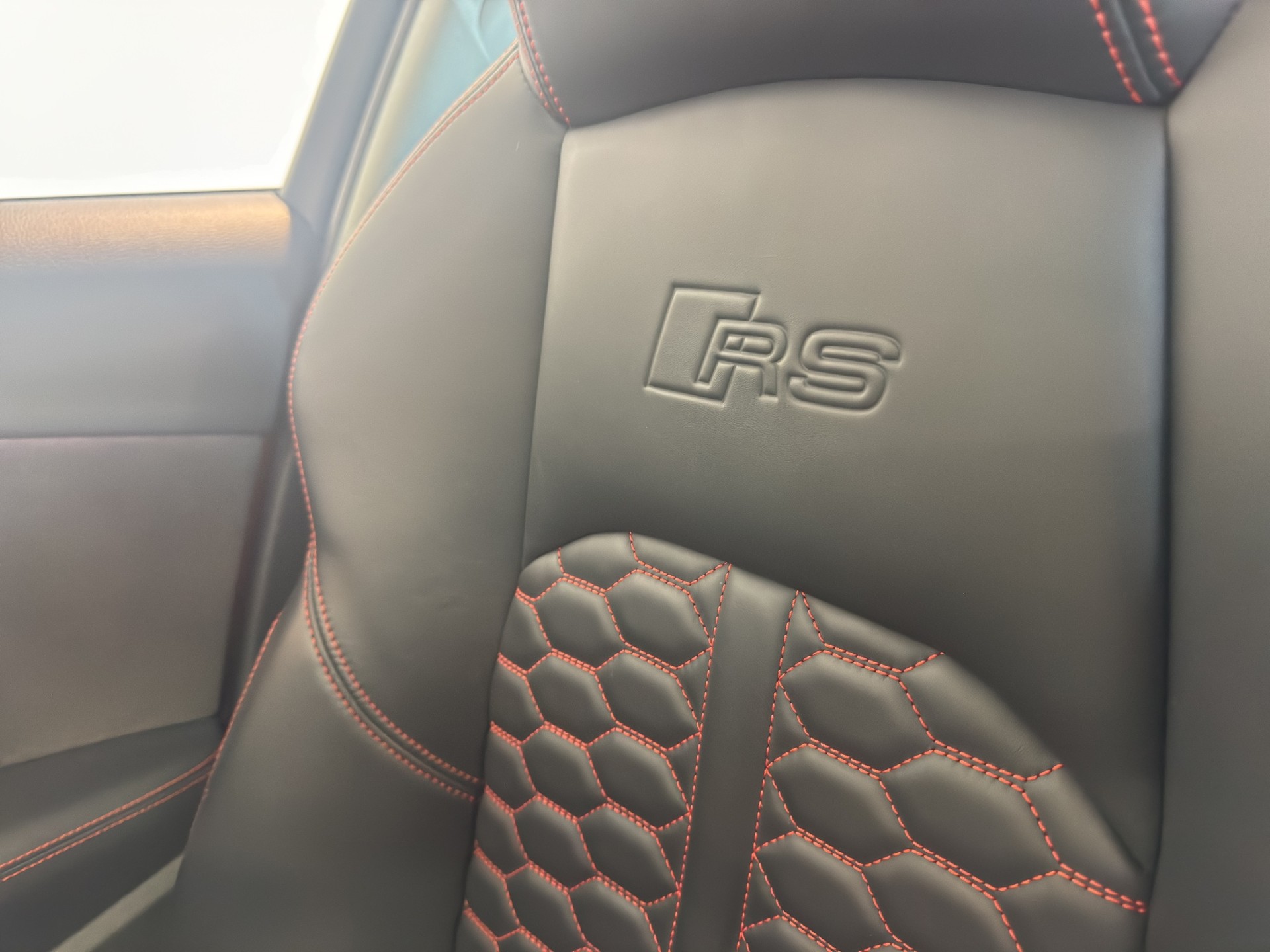 AUDI RS4 Avant quattro tiptronic-image-28