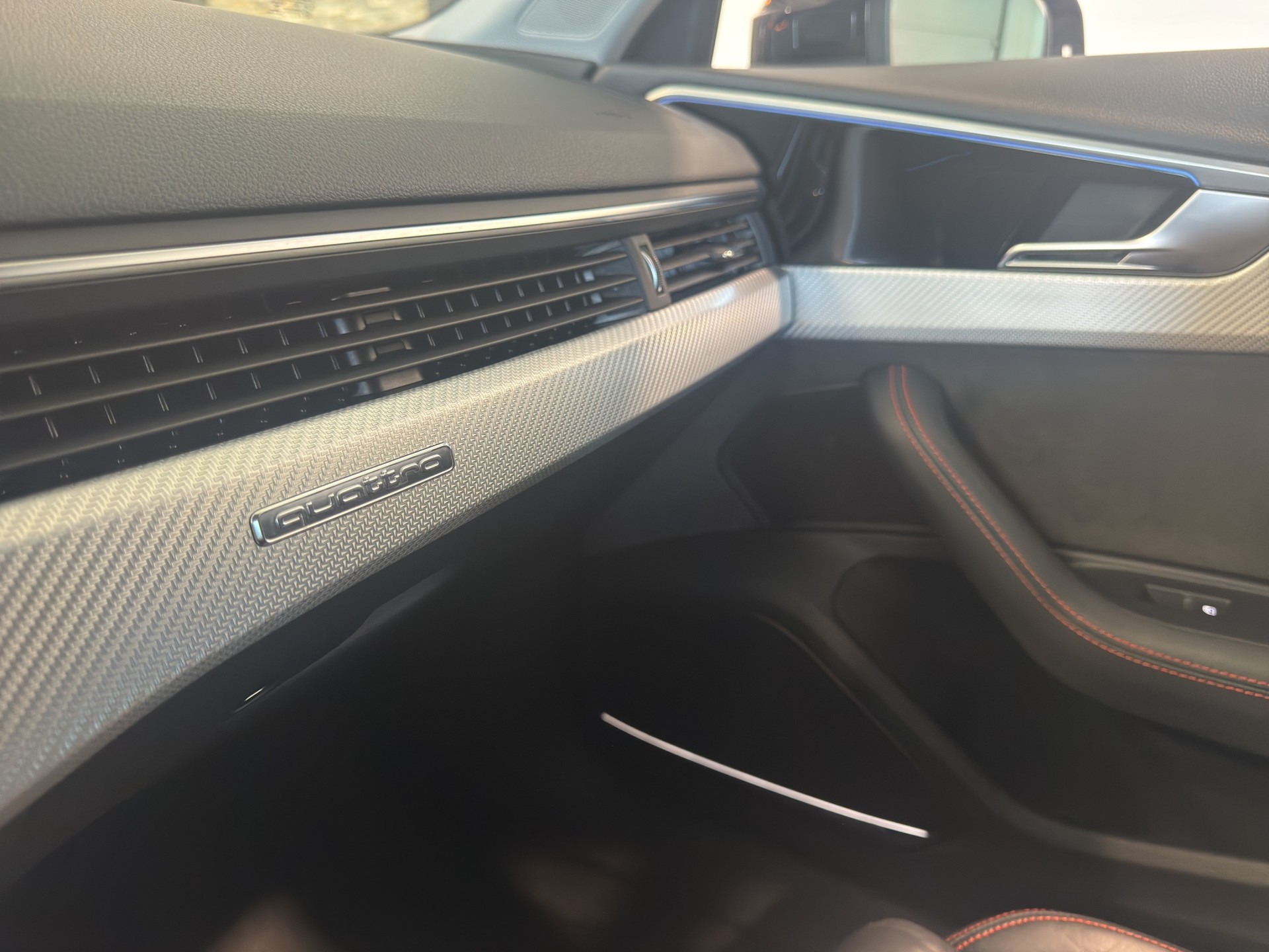 AUDI RS4 Avant quattro tiptronic-image-31