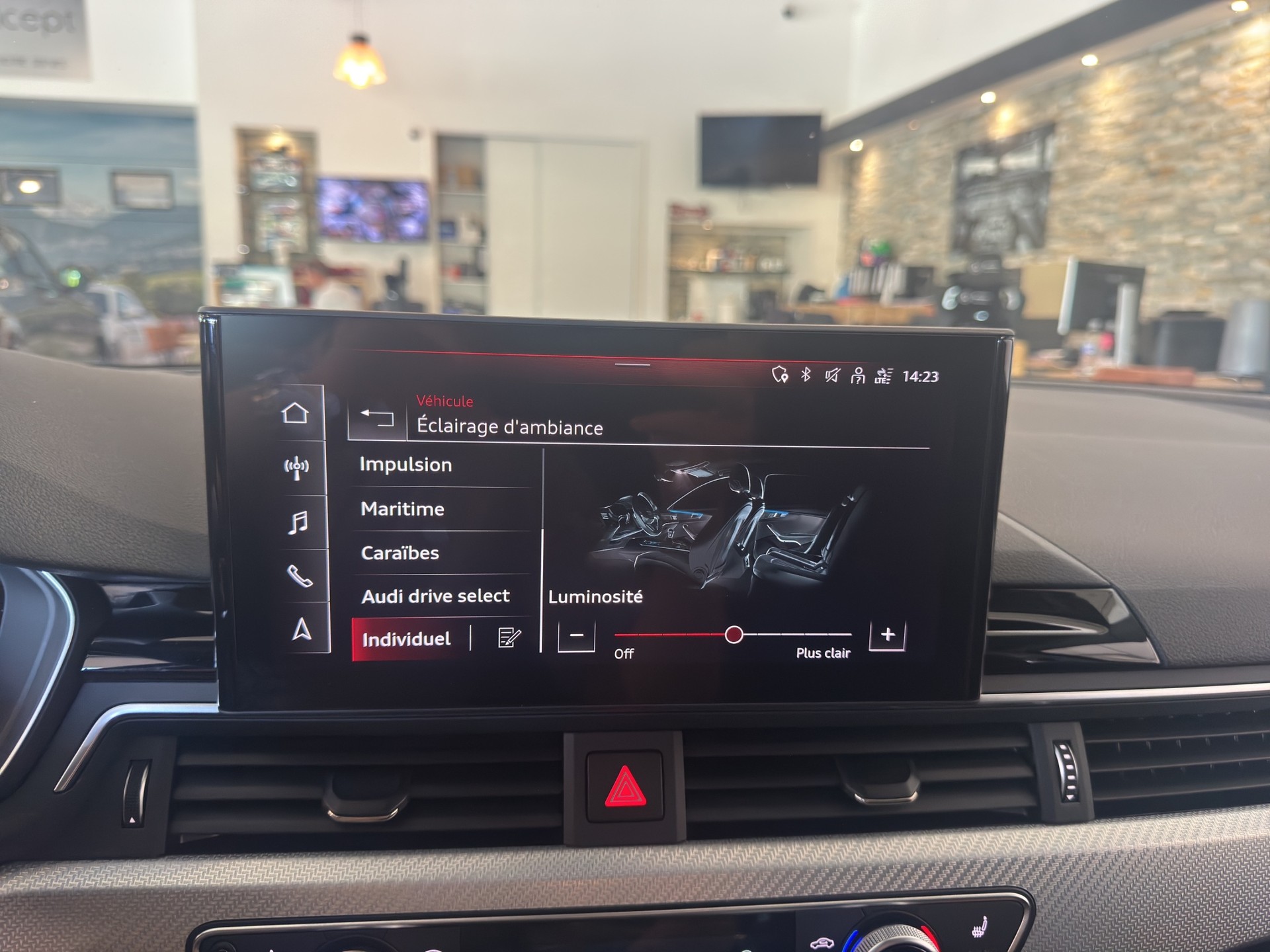 AUDI RS4 Avant quattro tiptronic-image-27