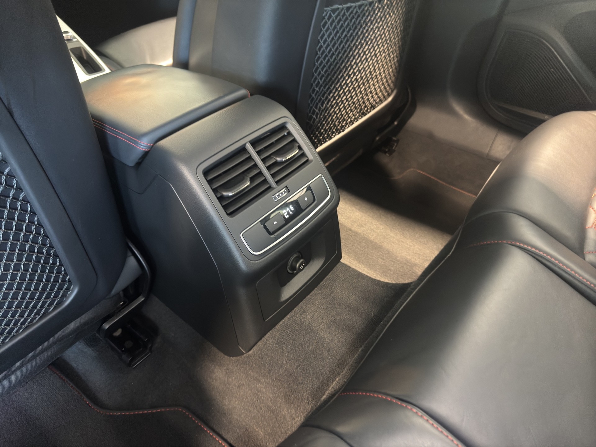 AUDI RS4 Avant quattro tiptronic-image-19