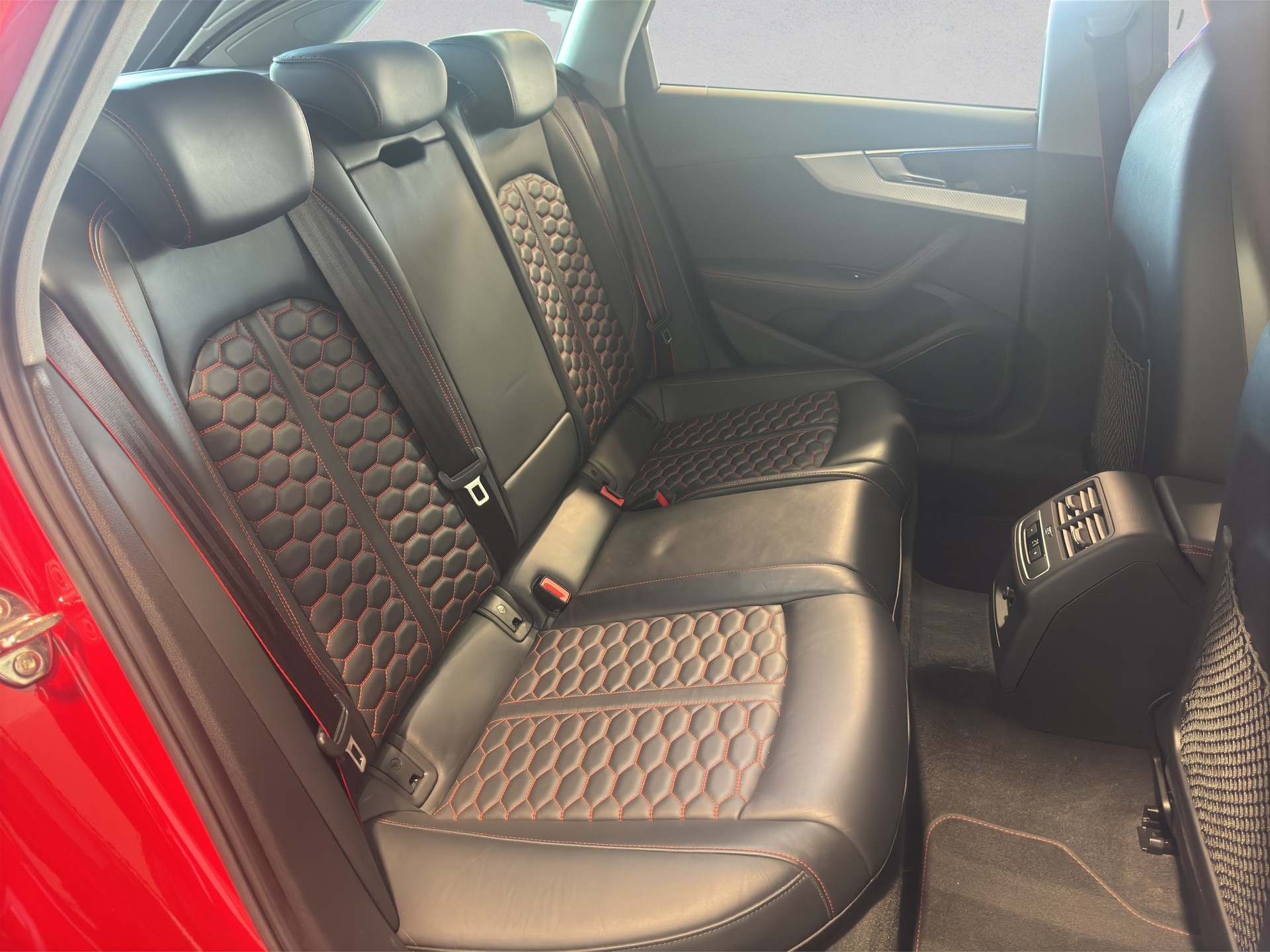 AUDI RS4 Avant quattro tiptronic-image-17