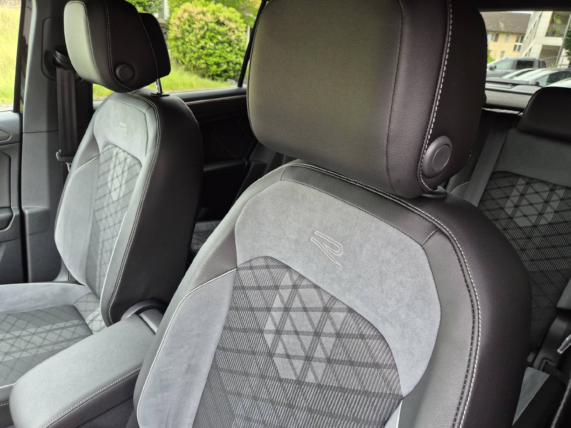 VW Tiguan 2.0 TSI R-Line DSG Black Style-image-13