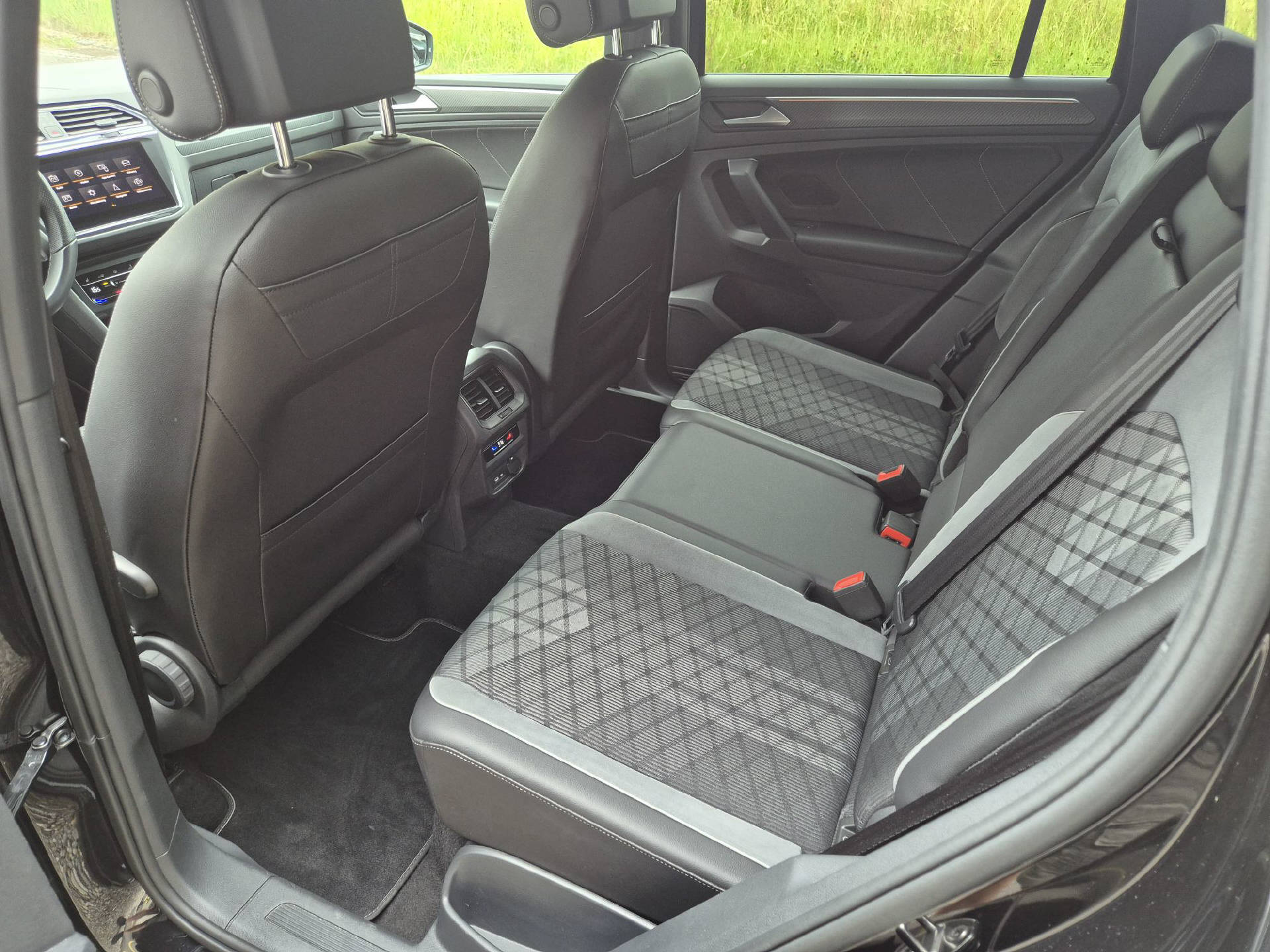 VW Tiguan 2.0 TSI R-Line DSG Black Style-image-14