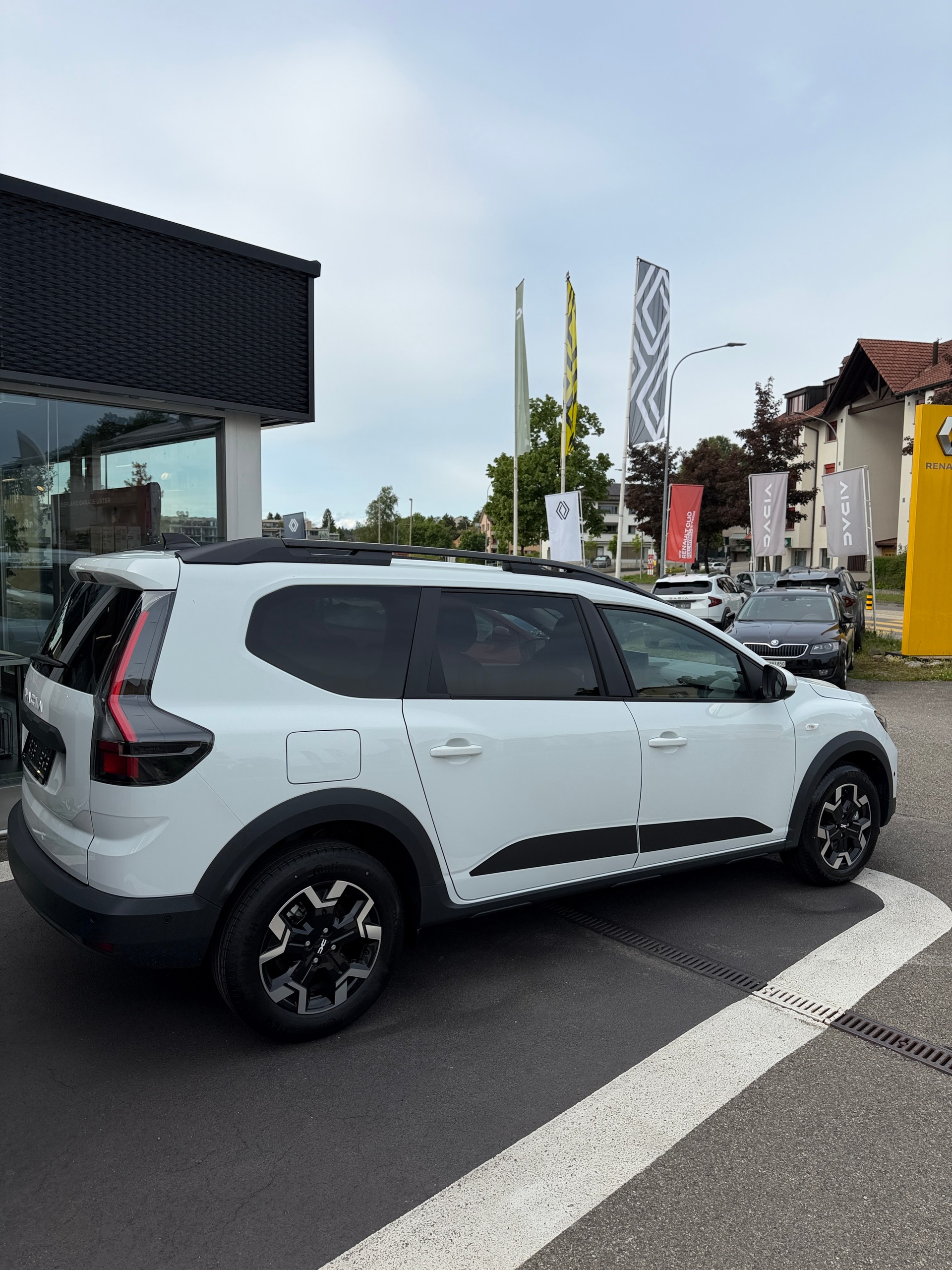 DACIA Jogger HEV 155 Journey-showroom-element-1