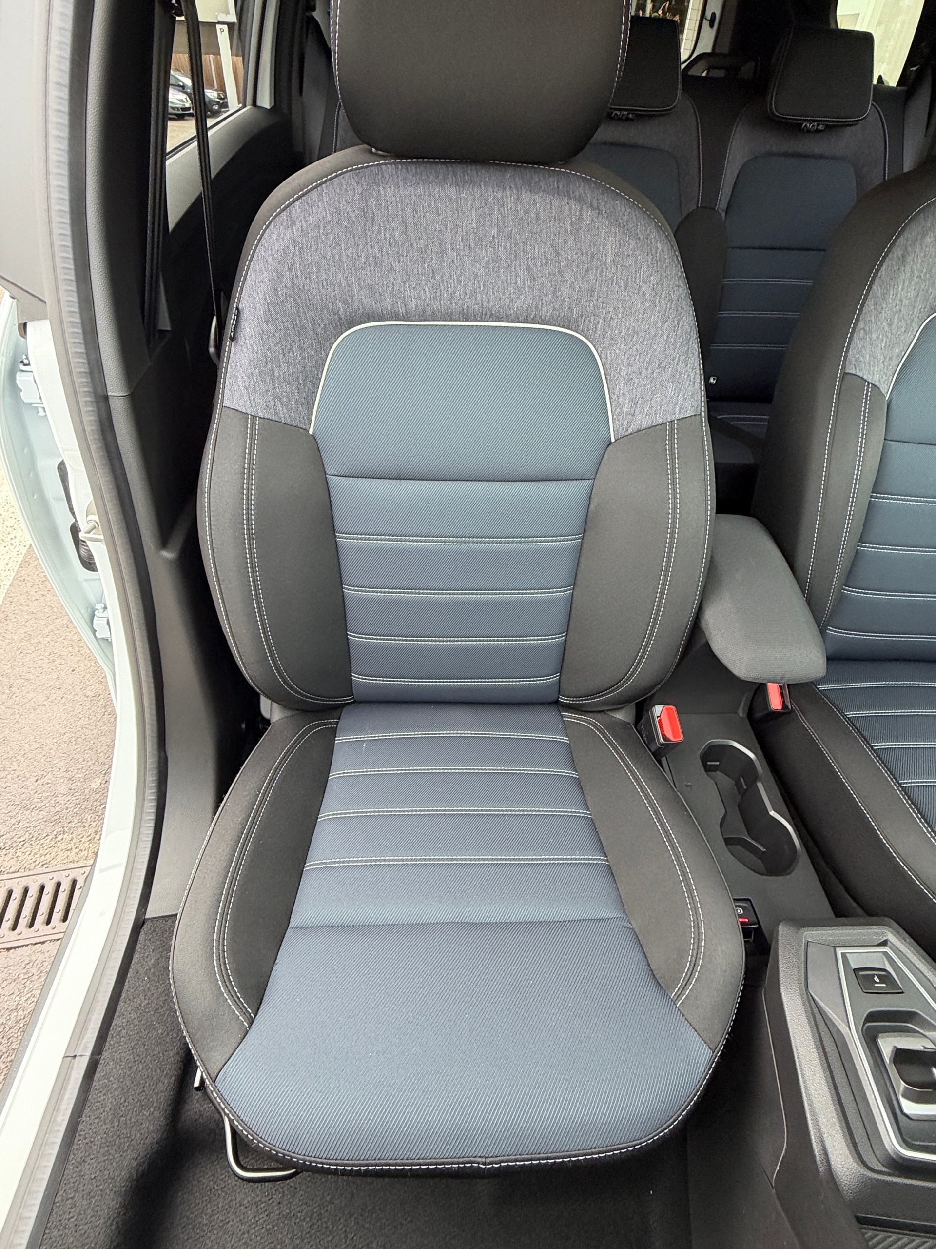 DACIA Jogger HEV 155 Journey-image-9