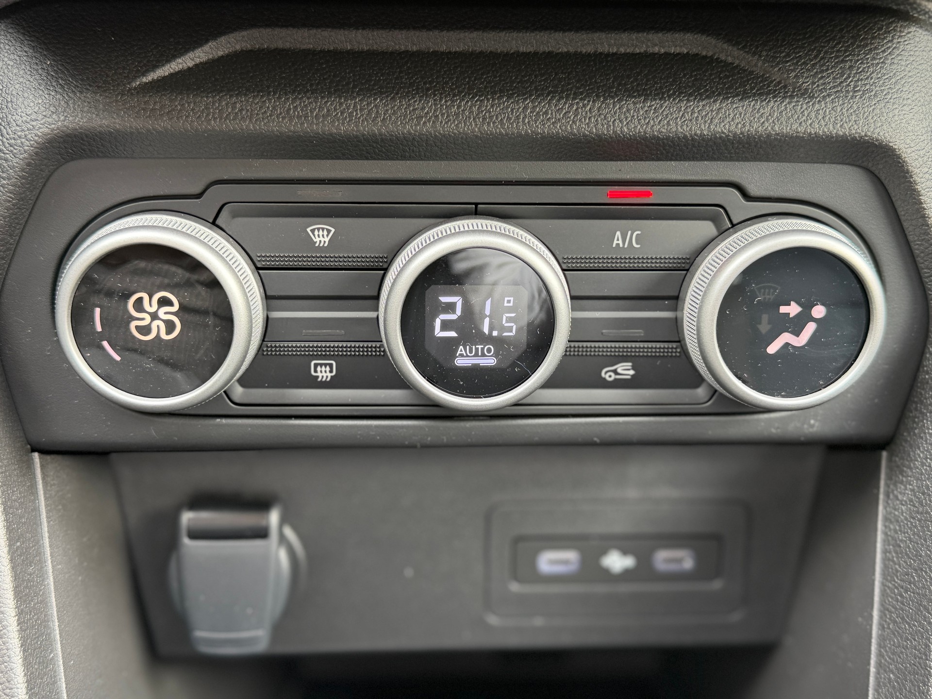 DACIA Jogger HEV 155 Journey-image-15