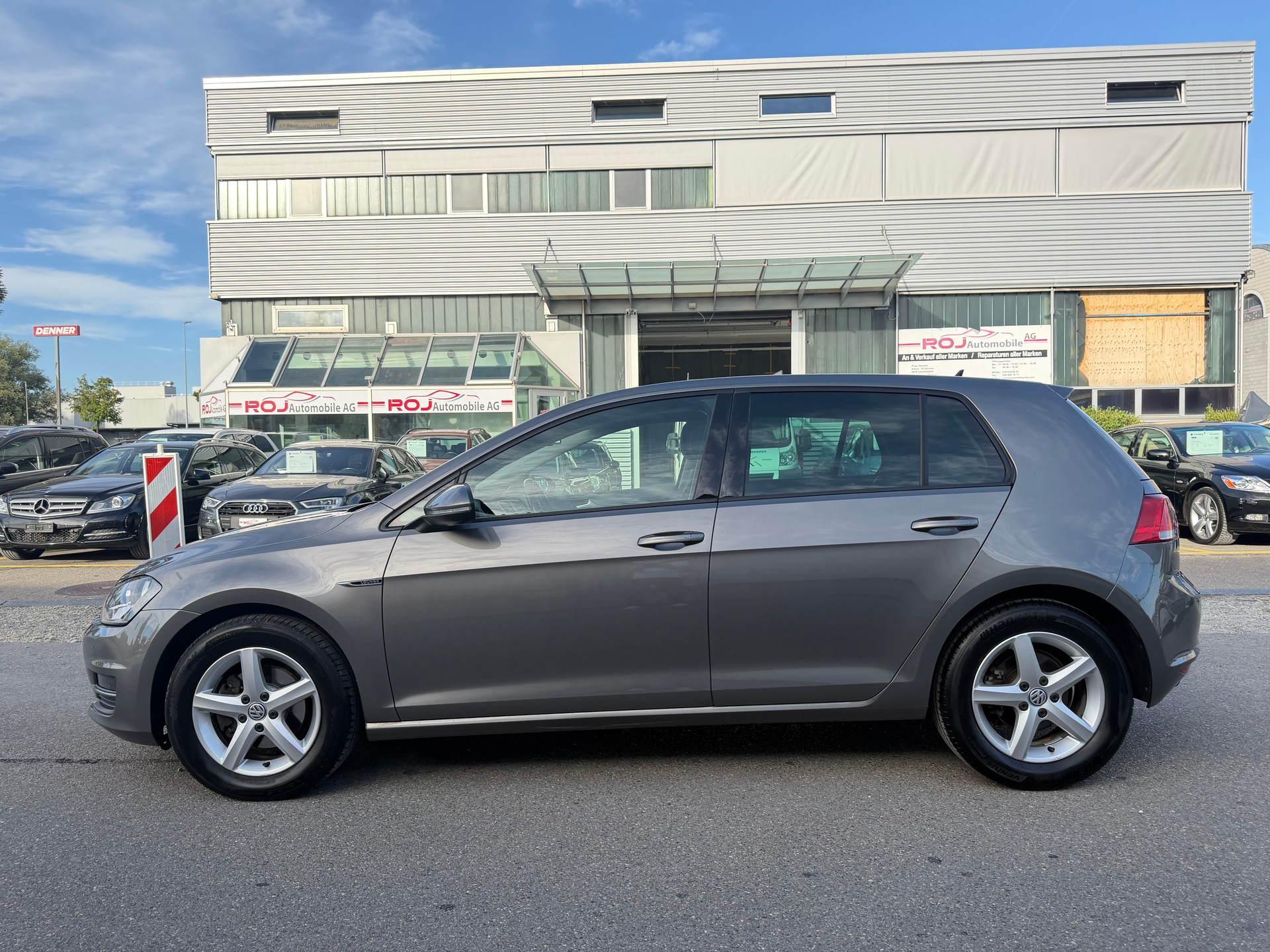 VW Golf 2.0 TDI Lounge DSG-image-0