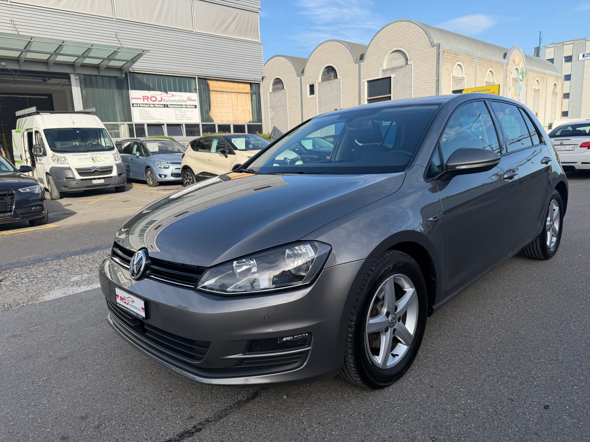 VW Golf 2.0 TDI Lounge DSG-image-1