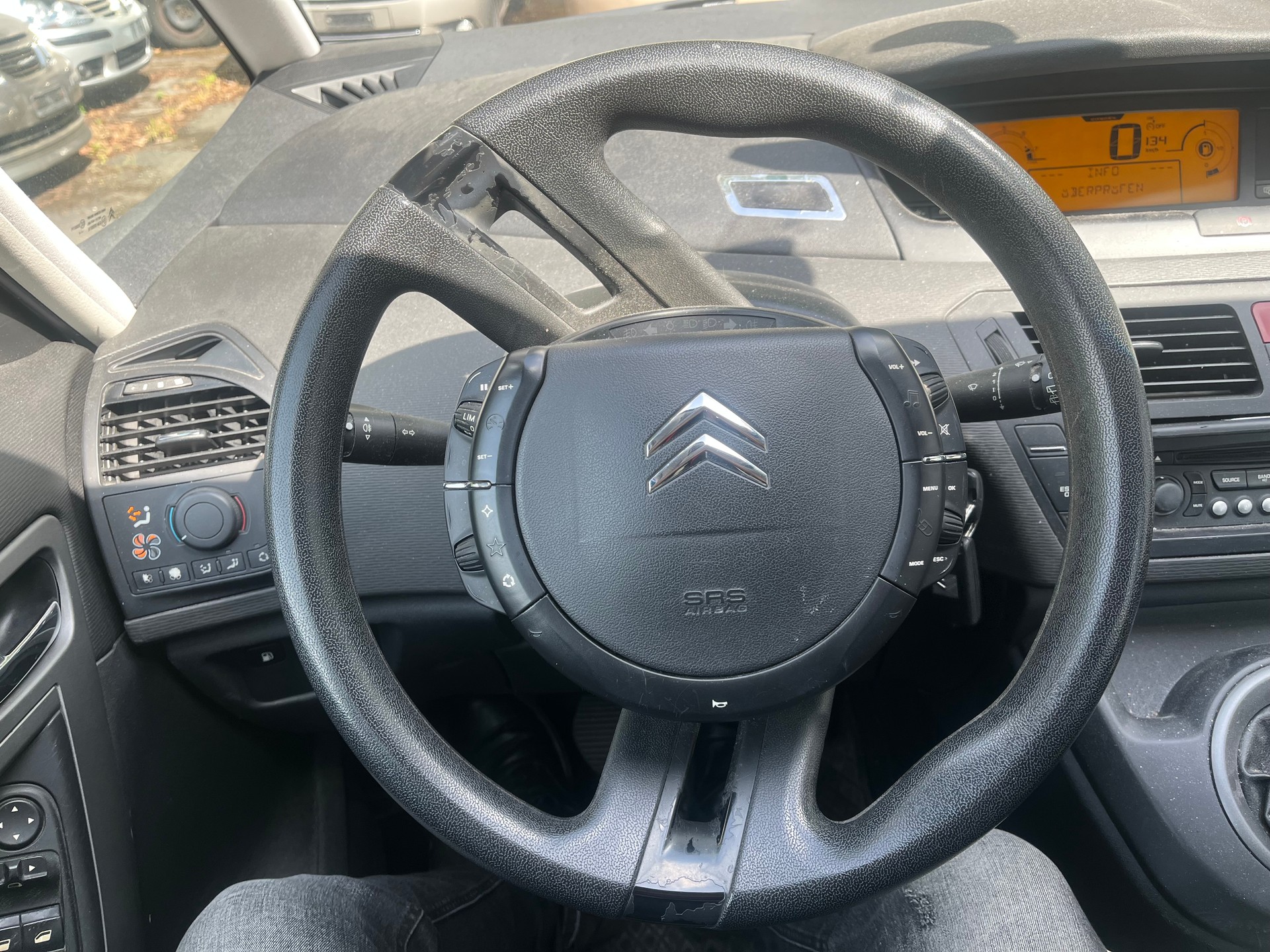 CITROEN Grand C4 Picasso 1.6i 16V Essentiel-image-7
