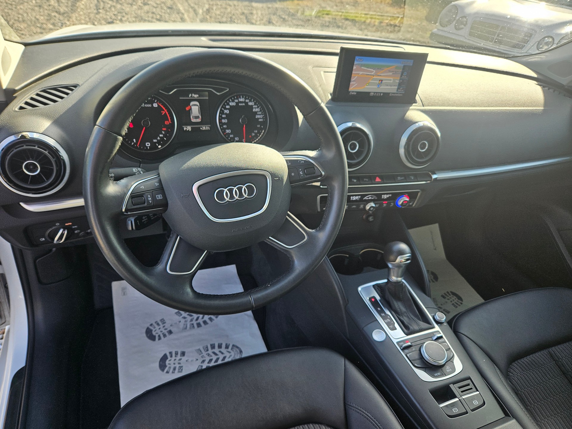AUDI A3 Sportback 1.4 TFSI Ambition S-tronic-image-11