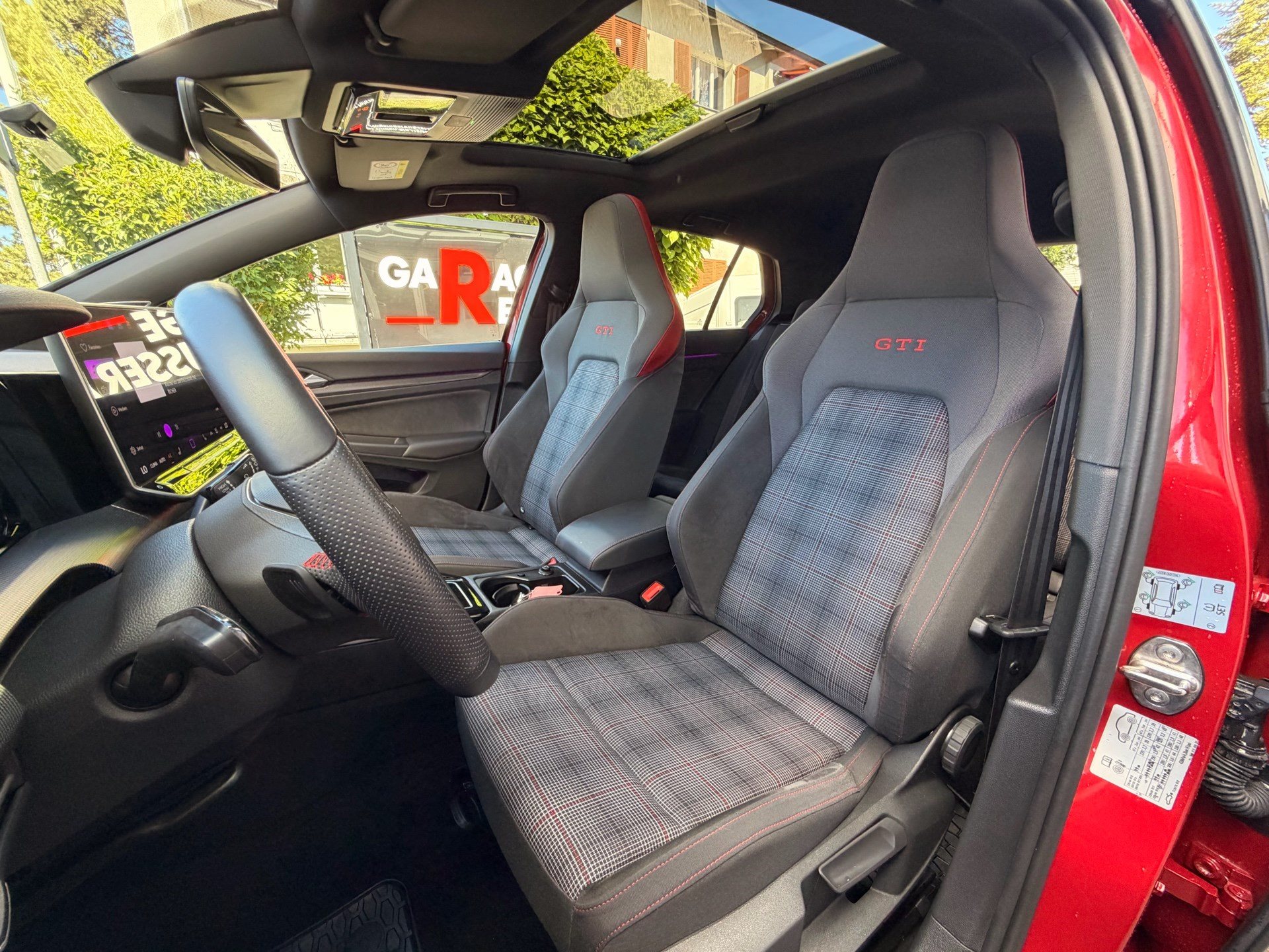 VW Golf GTI 2.0 TSI DSG FACELIFT *** PANORAMAGLASDACH & DCC FAHRWERK ***-image-7