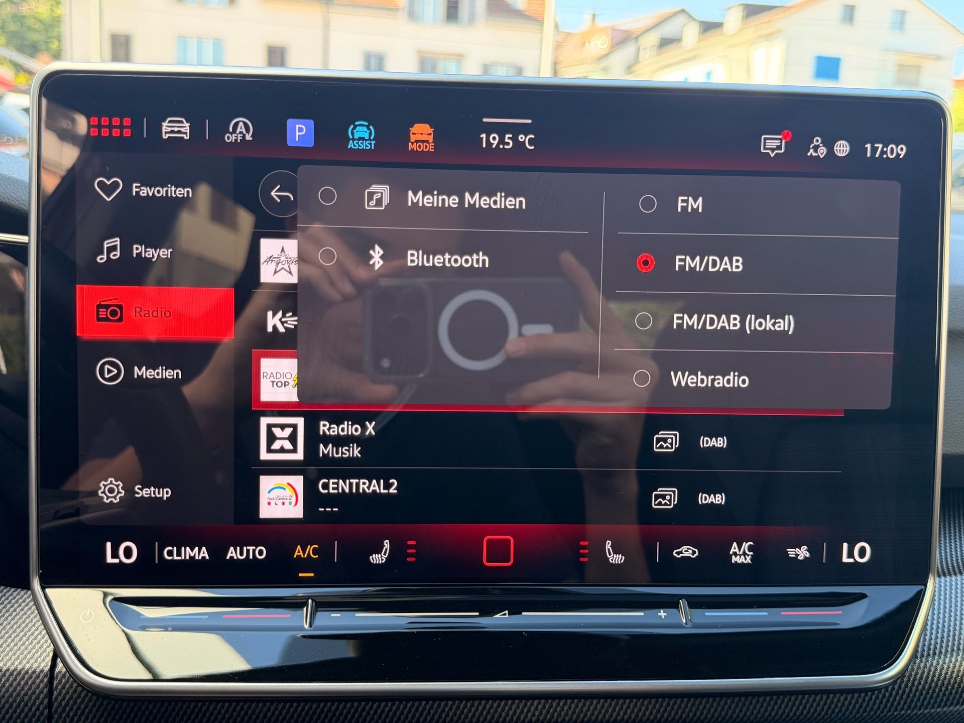 VW Golf GTI 2.0 TSI DSG FACELIFT *** PANORAMAGLASDACH & DCC FAHRWERK ***-image-19