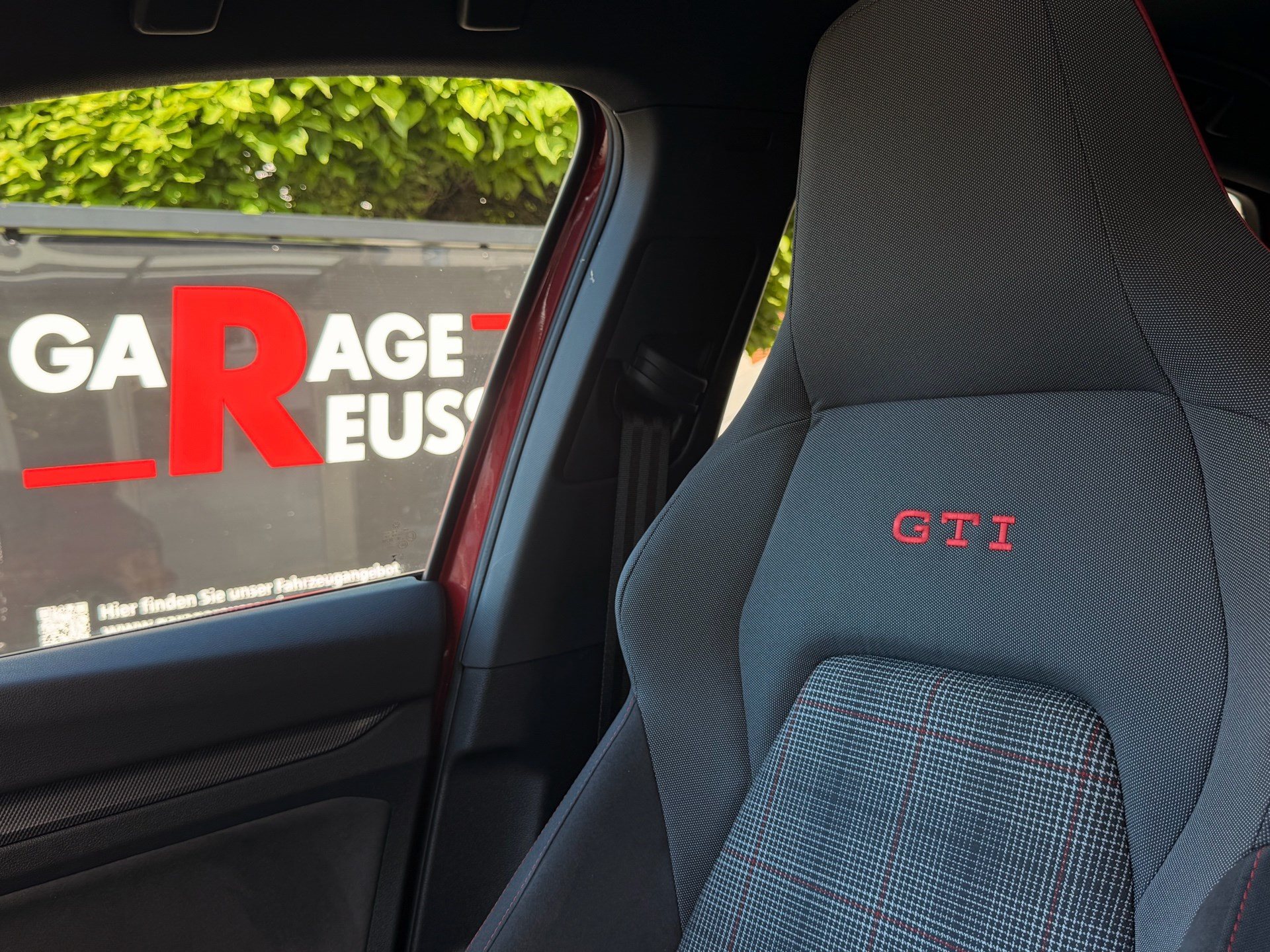 VW Golf GTI 2.0 TSI DSG FACELIFT *** PANORAMAGLASDACH & DCC FAHRWERK ***-image-28