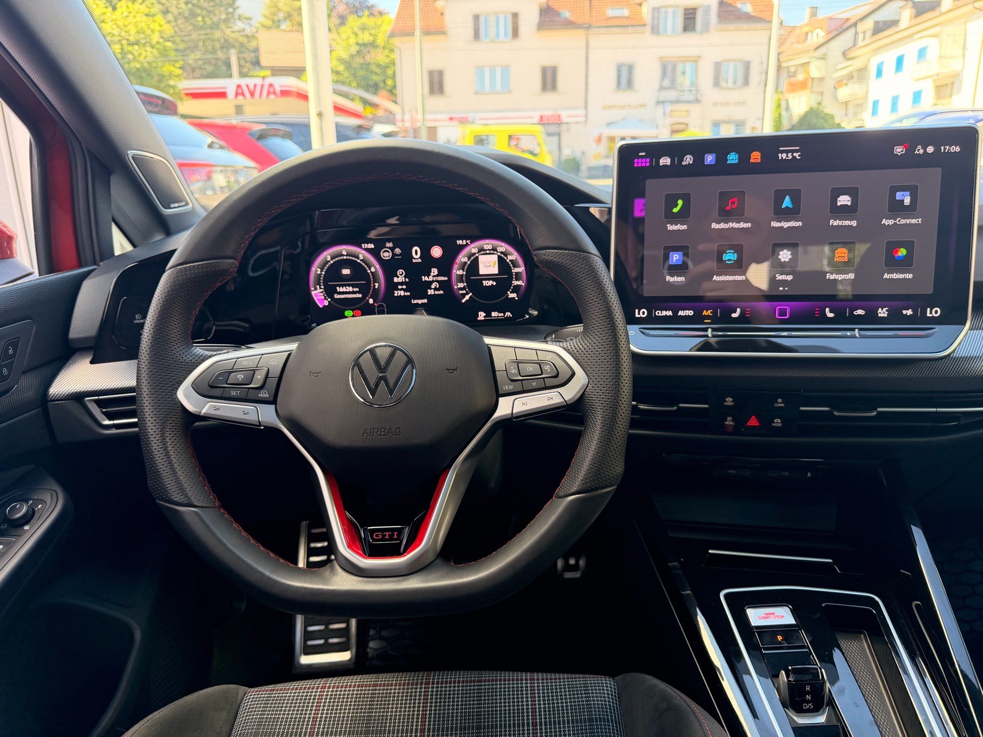 VW Golf GTI 2.0 TSI DSG FACELIFT *** PANORAMAGLASDACH & DCC FAHRWERK ***-image-8