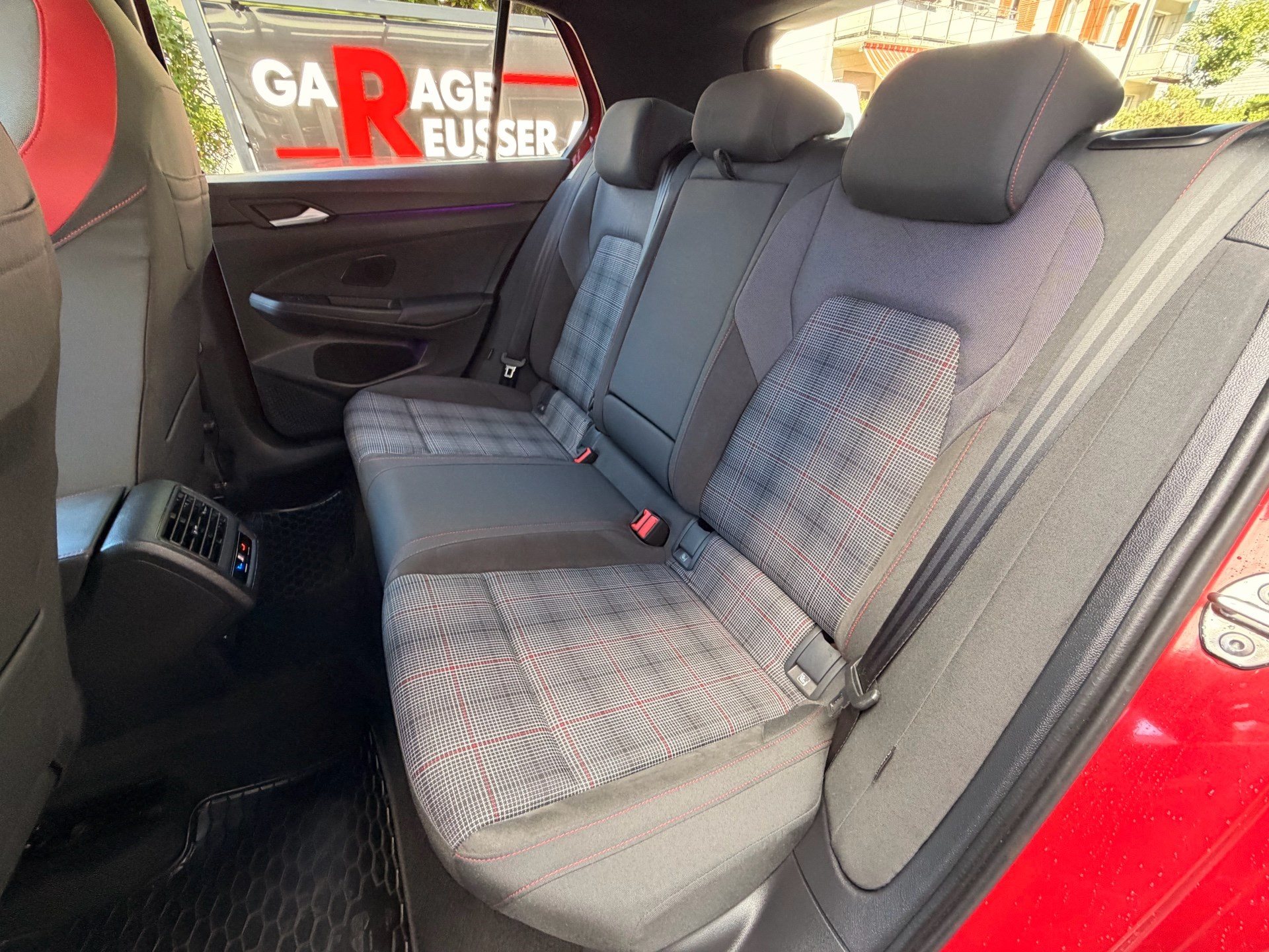VW Golf GTI 2.0 TSI DSG FACELIFT *** PANORAMAGLASDACH & DCC FAHRWERK ***-image-29