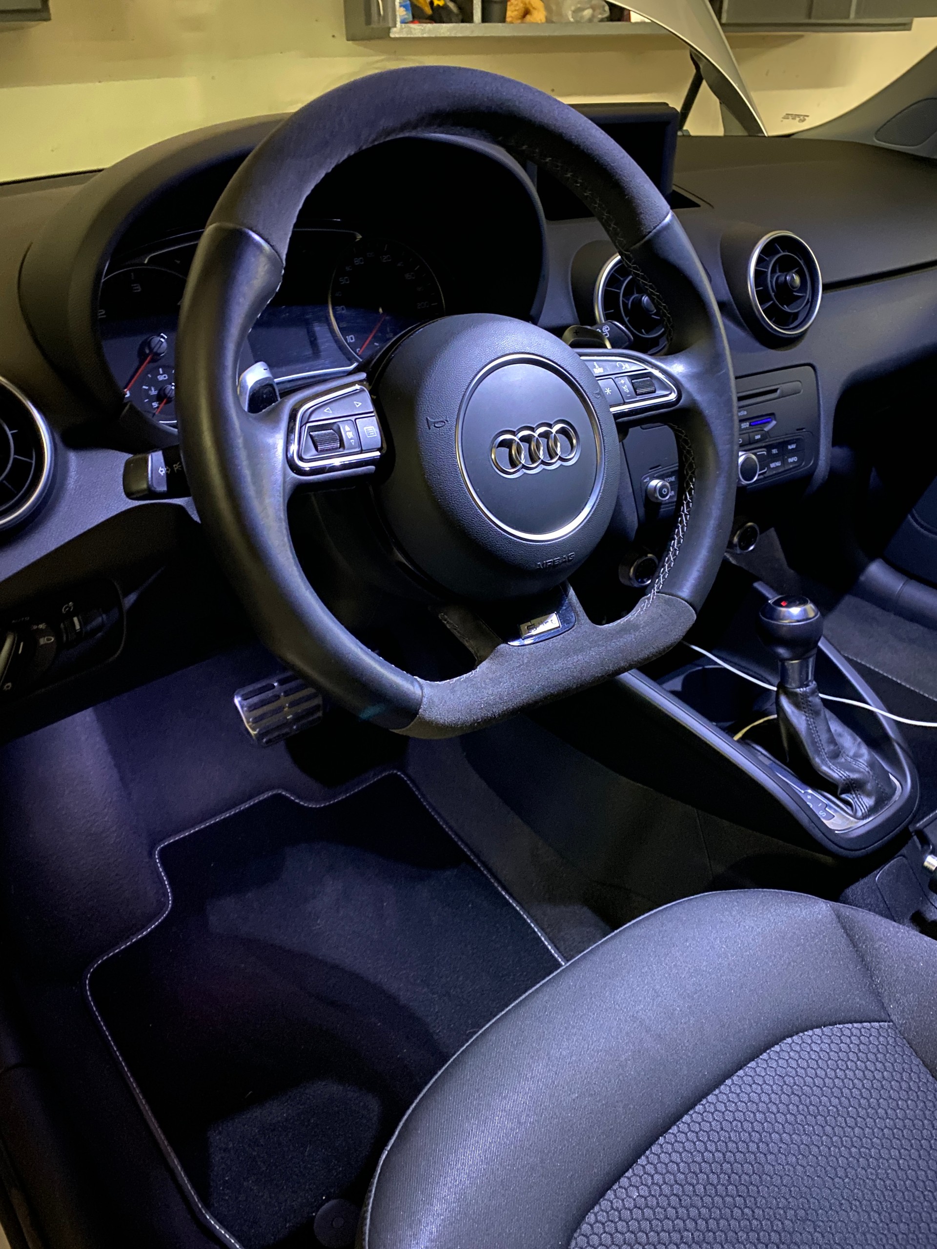 AUDI 1.6 TDI Attraction S-Tronic-image-5