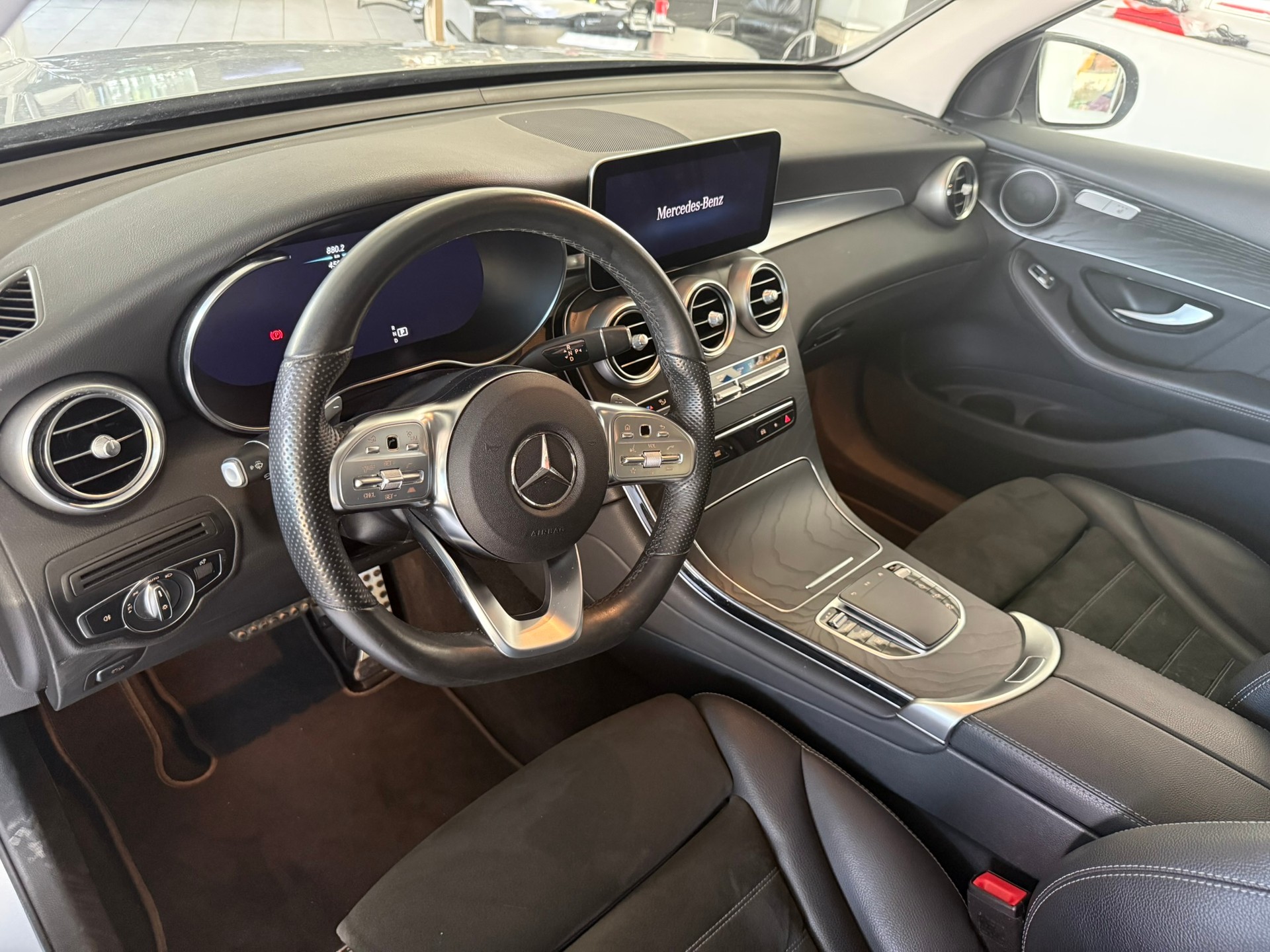 MERCEDES-BENZ GLC 300 de AMG Line 4Matic 9G-Tronic, 8-fach bereift-image-12